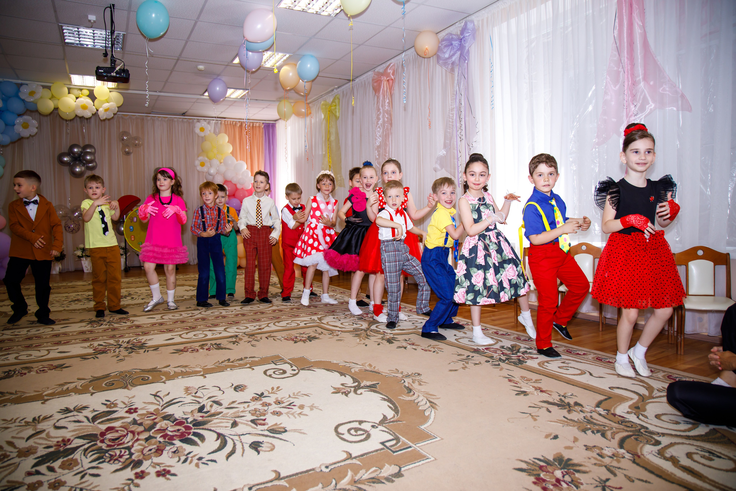 ВЫПУСКНОЙ ДЕТСКИЙ САД группа НАСЛЕДНИКИ. Профессиональная фото и видеосъемка. Москва