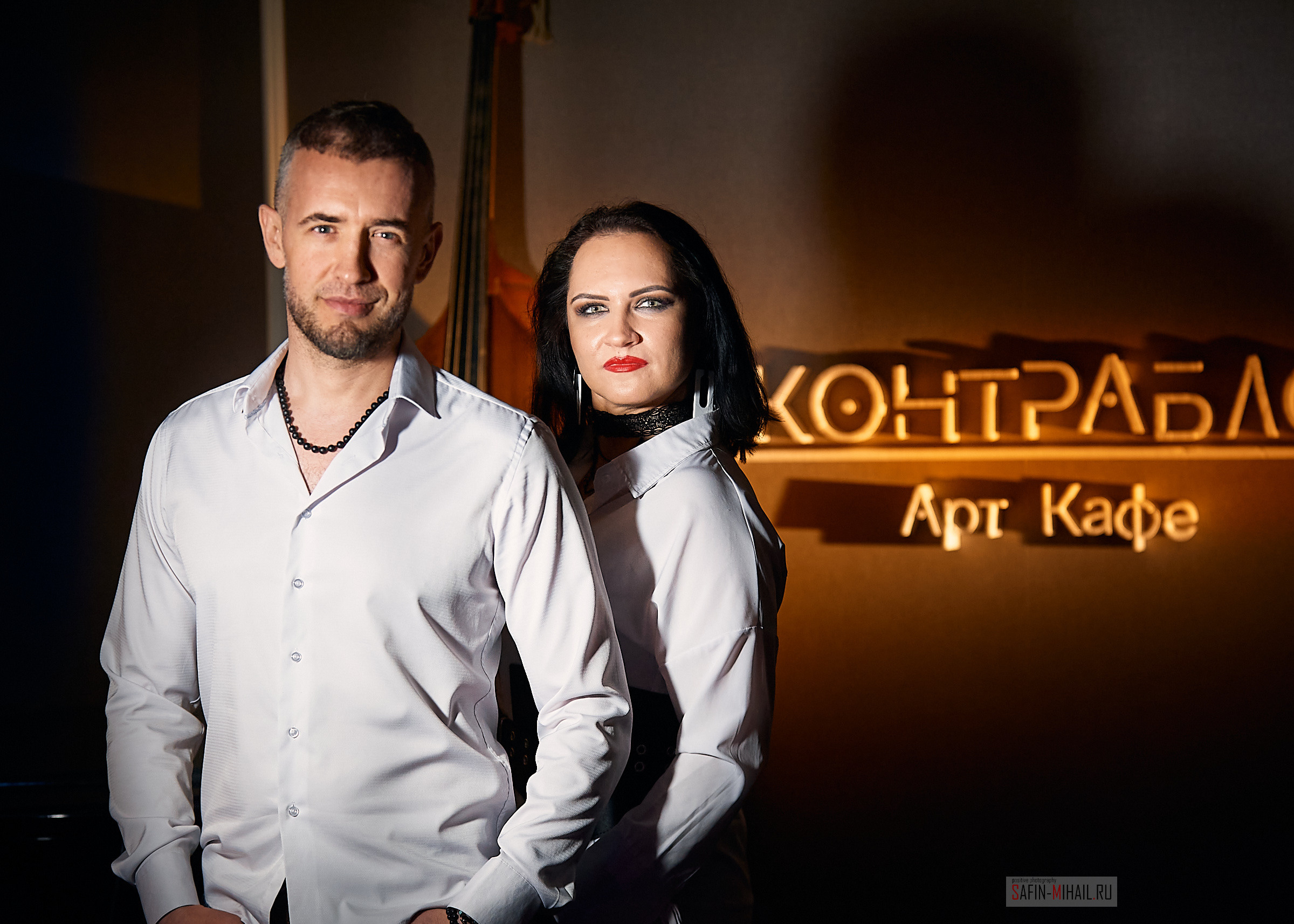 Ведущие, фотографы, видики, артисты и прочий праздничный сброд))