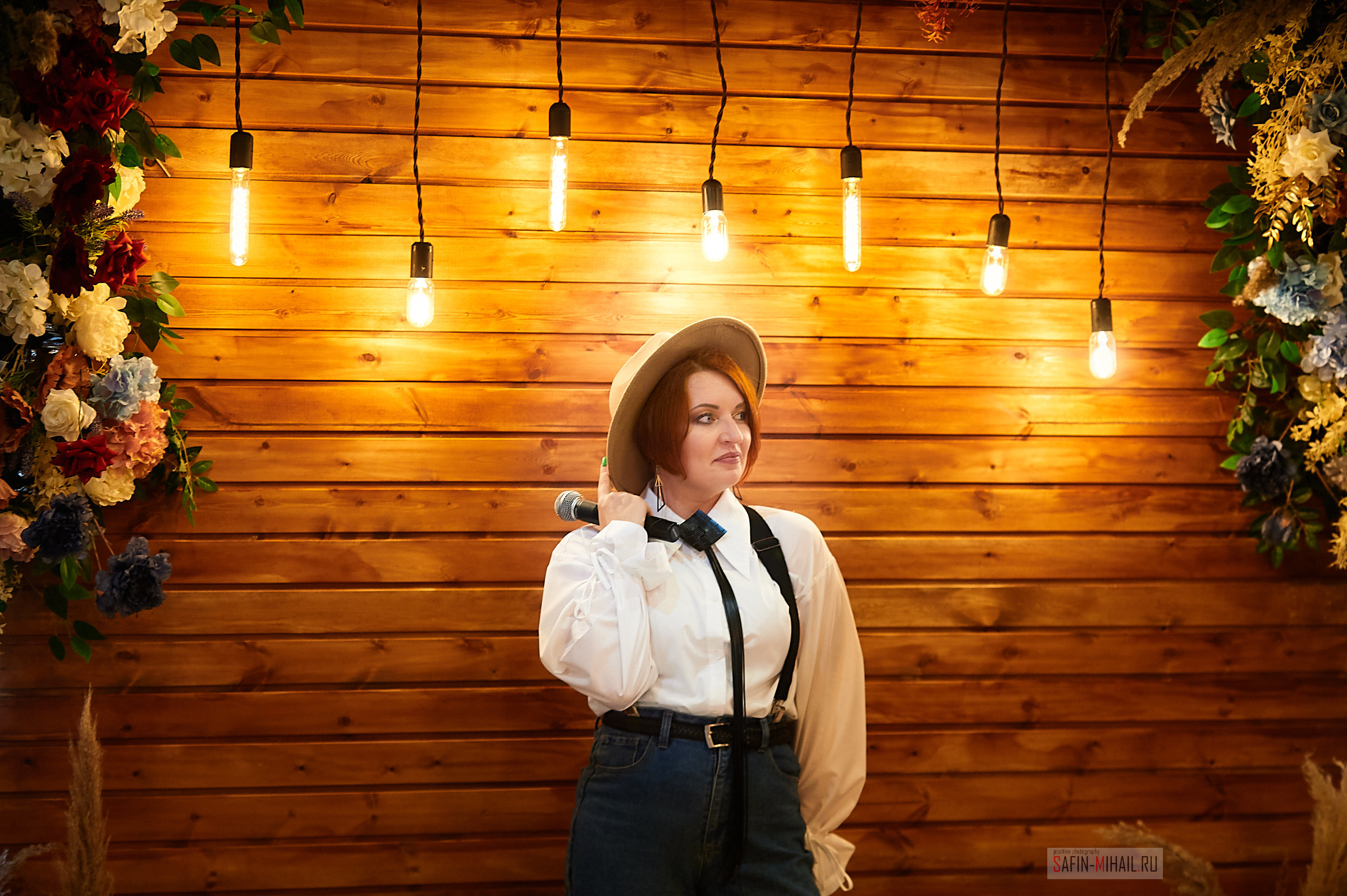 Ведущие, фотографы, видики, артисты и прочий праздничный сброд))