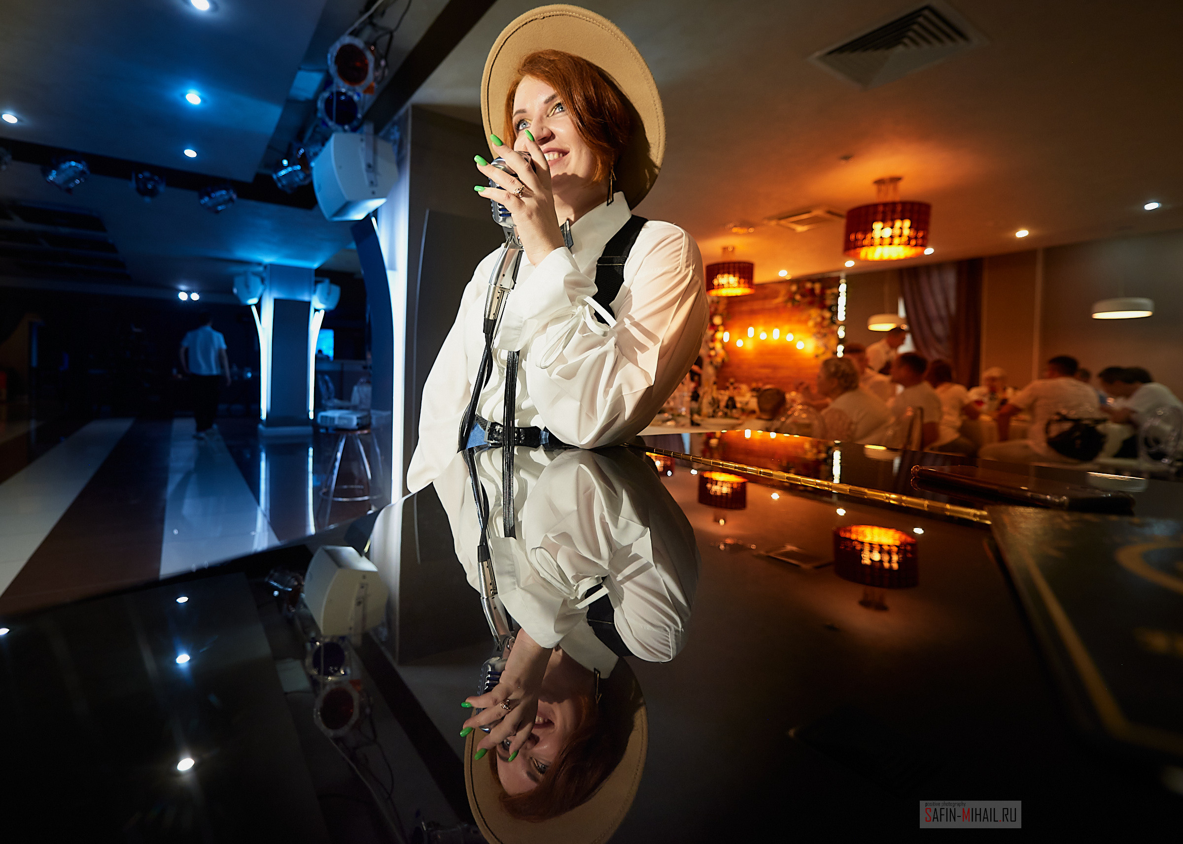 Ведущие, фотографы, видики, артисты и прочий праздничный сброд))