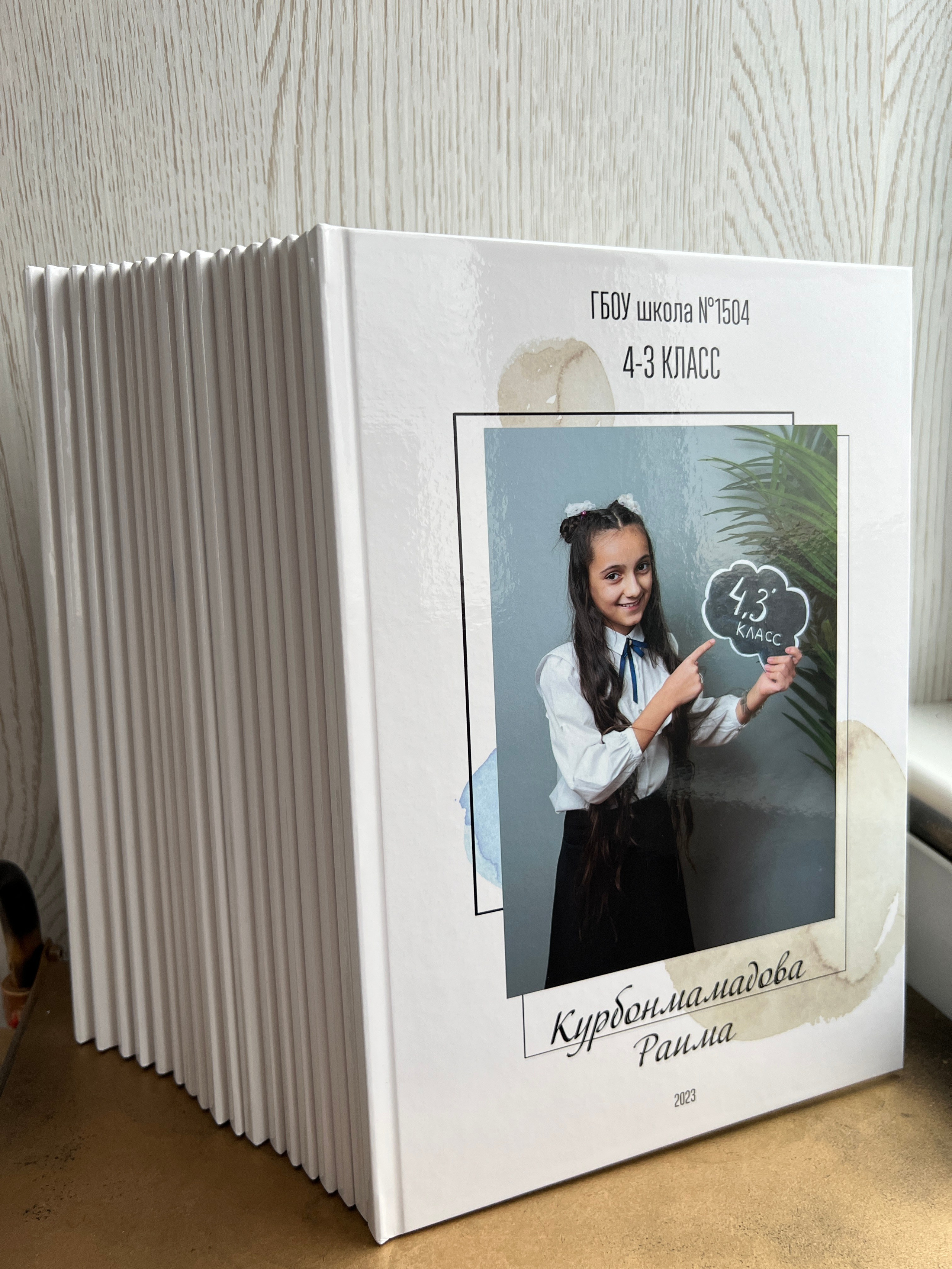 Дизайны выпускных книг для школы. Семейный и детский фотограф в Москве Роксана Давлятерова