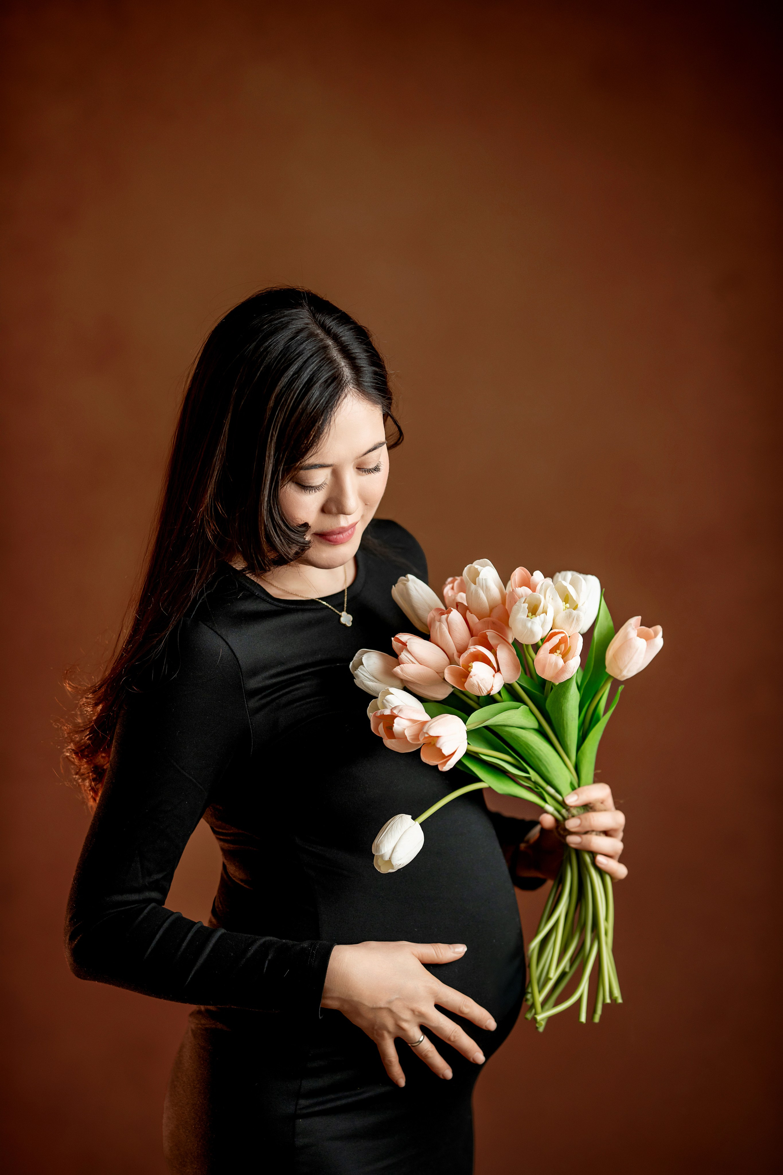 Фотосессия беременности в студии (Классика. Однотонные фоны) + Бохо стиль). Творческая команда Ульяшевы, свадебная и семейная фотография. Кахахста