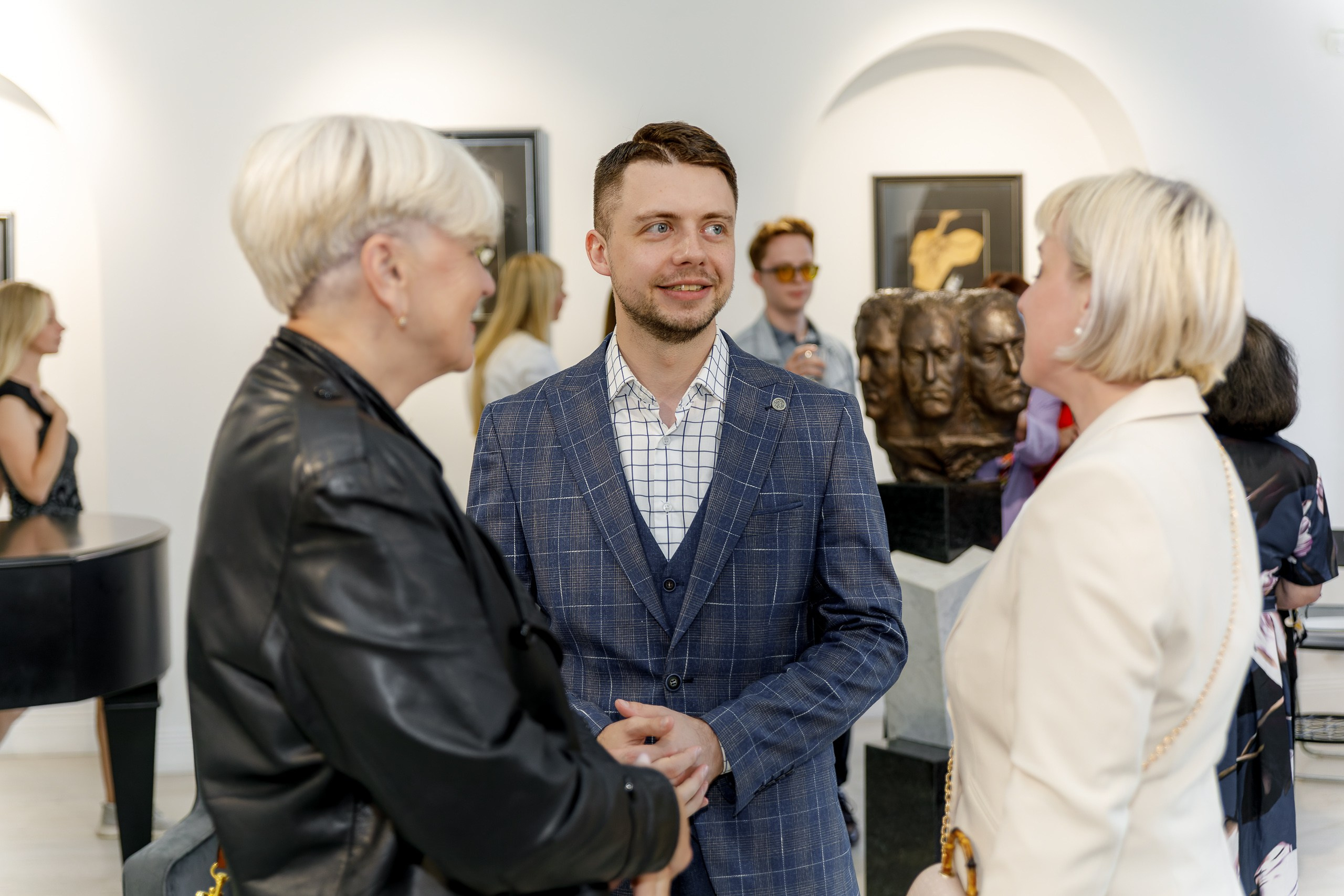 Финисаж выставки Евгения Крылова. Photographer Sergei Miroshnikov