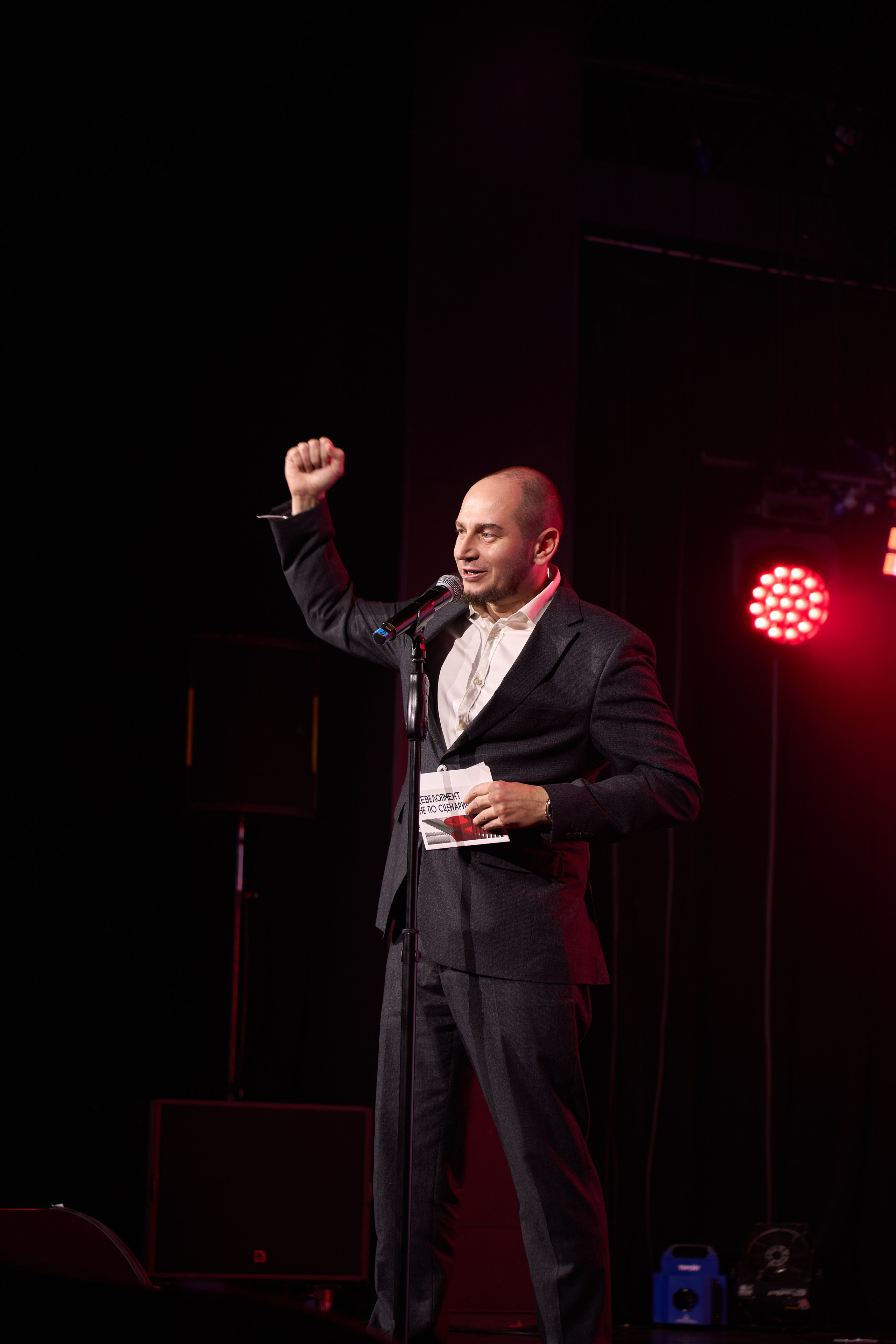 Премия URBAN. Репортажный фотограф в Москве Вадим Галанин