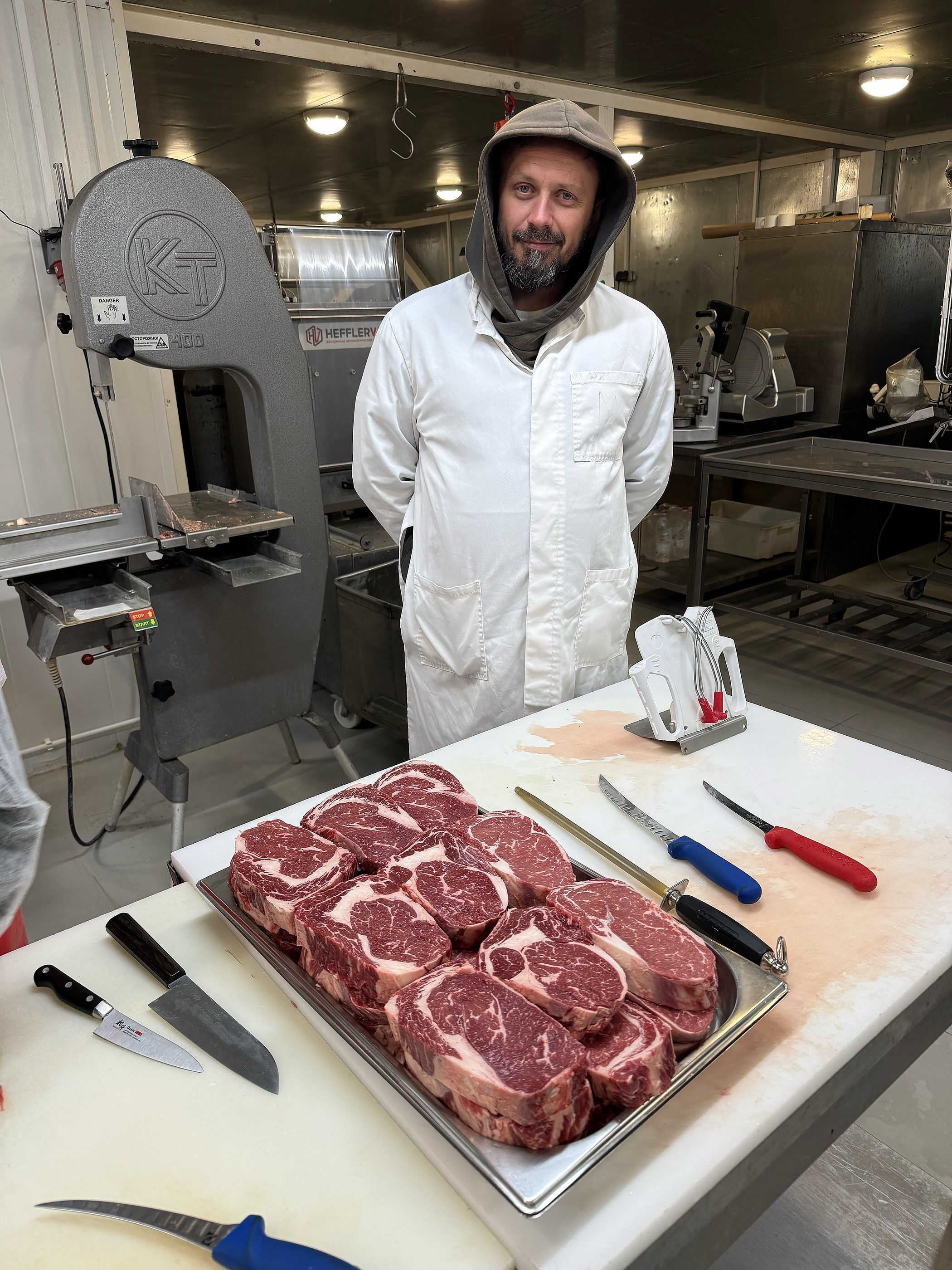 Лавка культовых стейков Зозулинский & Поцелуев. Другой Павел Поцелуев — плёночная фотография и мастерство мясного дела