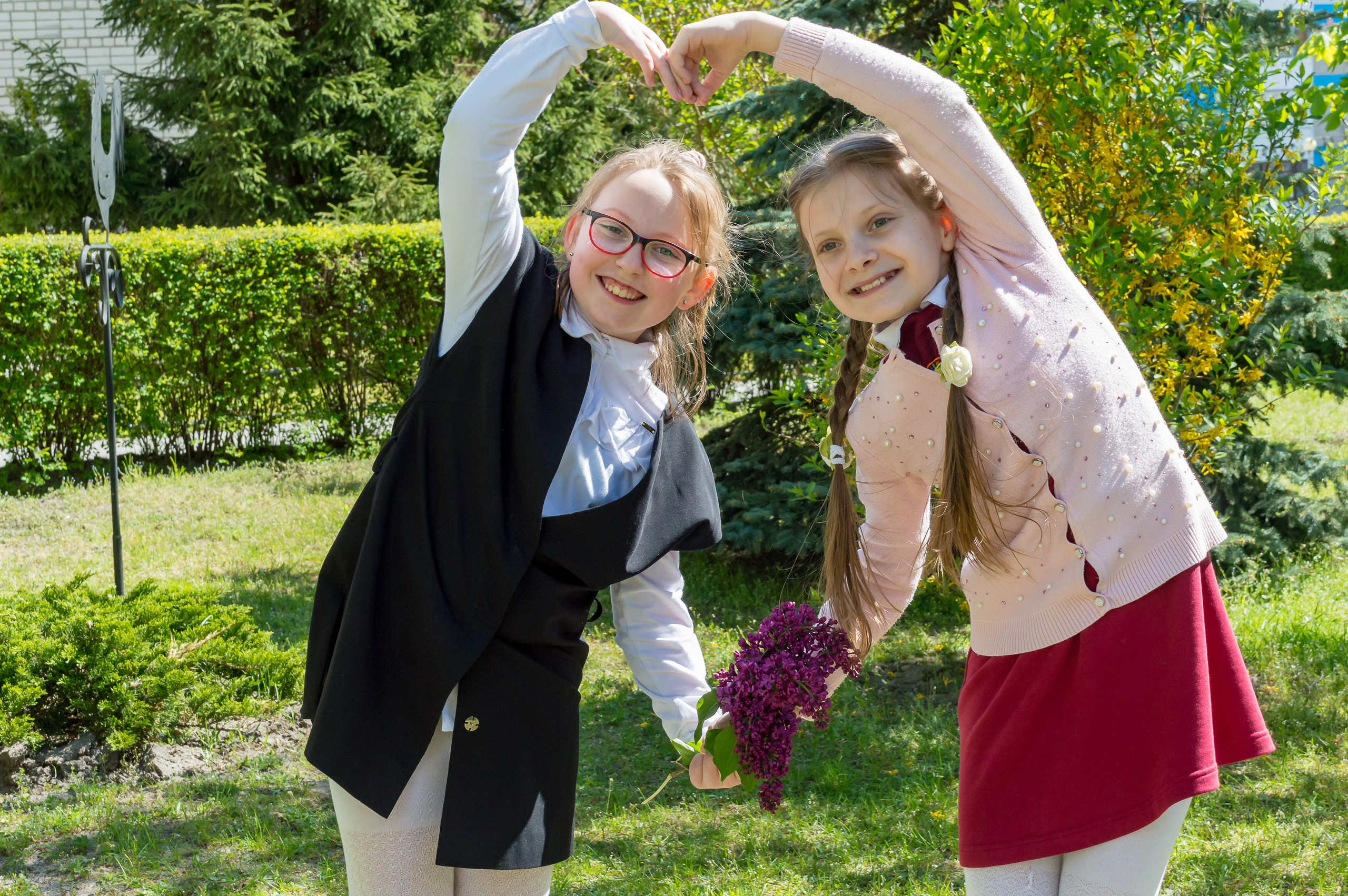 школьницы на улице