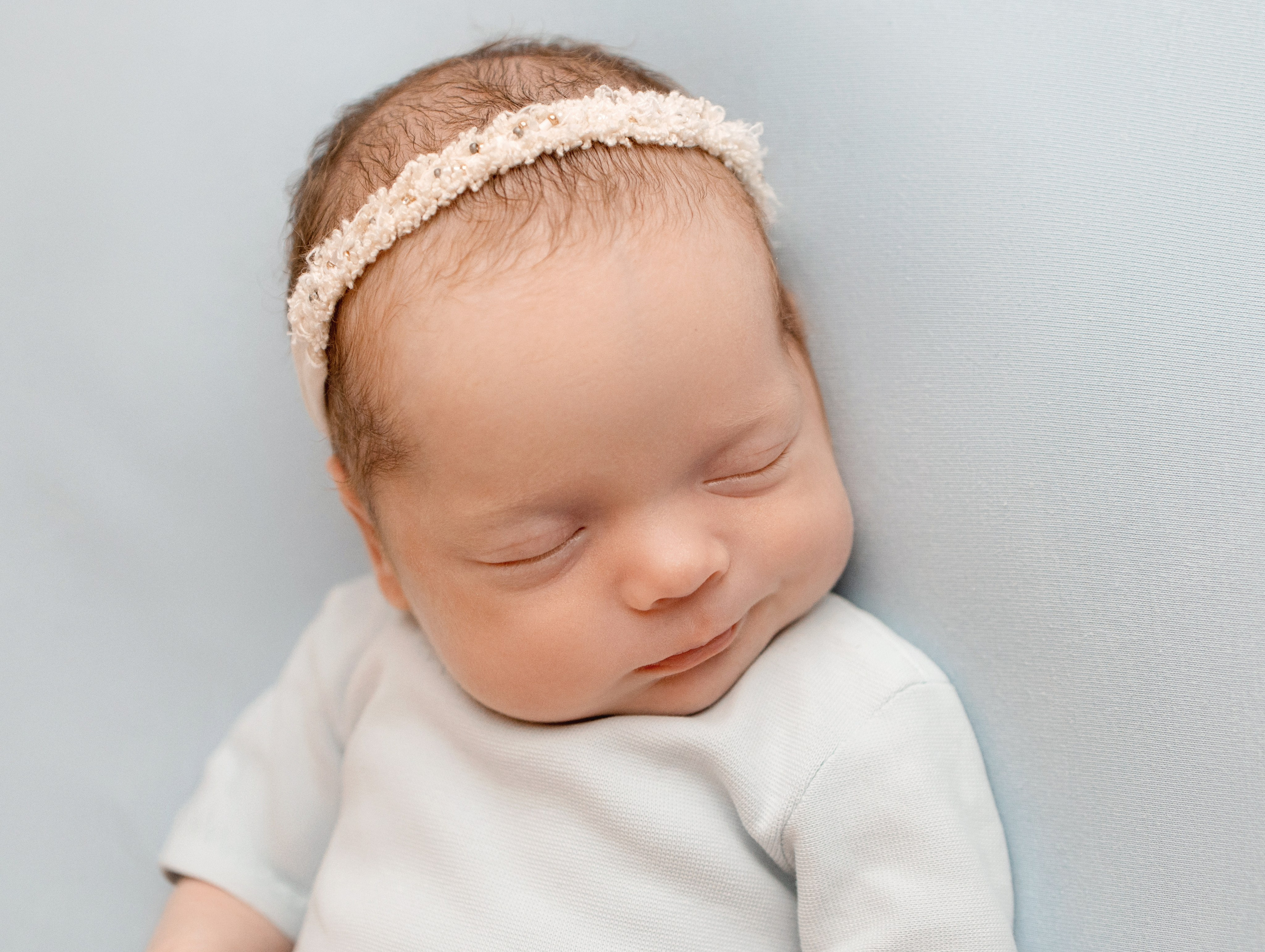 Фотосессия новорождённой двойни. Фотограф беременности и новорождённых в Набережных Челнах