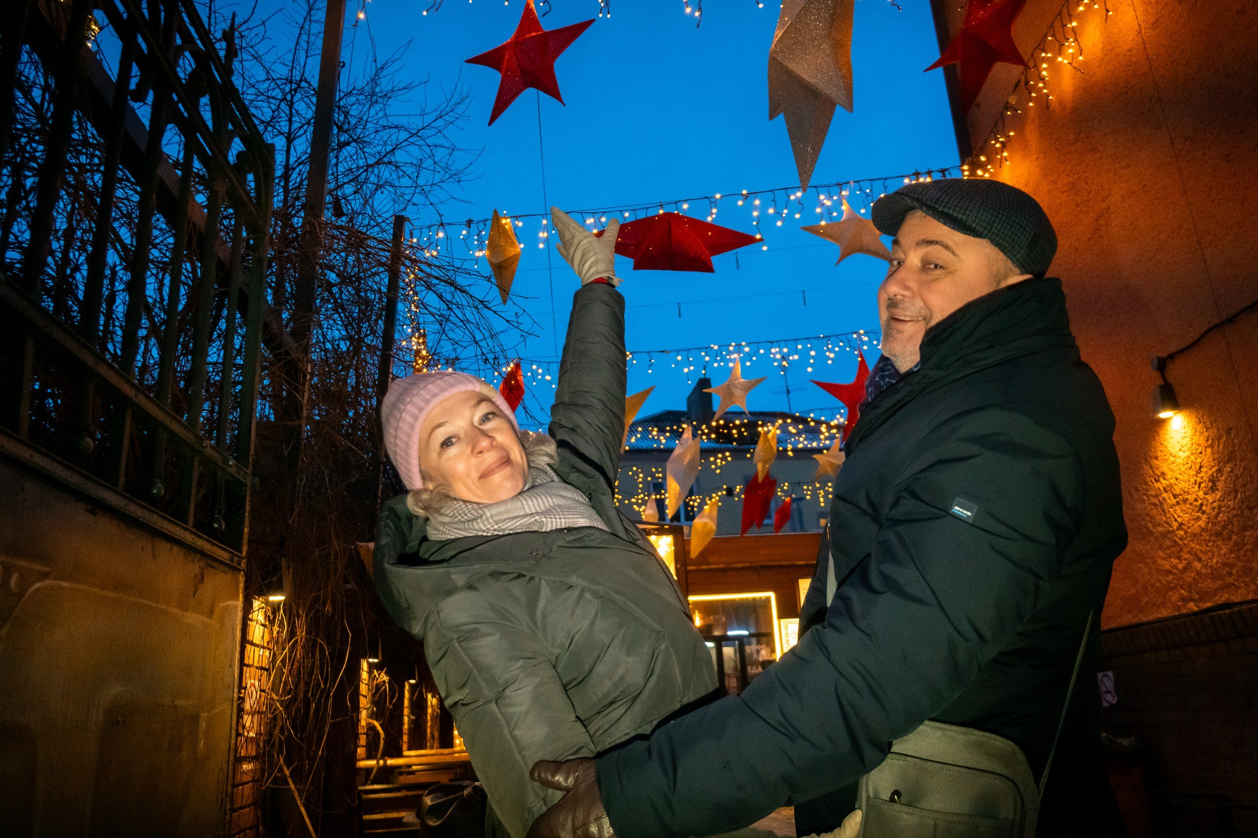 Двое в Новогоднем Зеленоградске. Фотограф Татьяна Рутковская Калининград