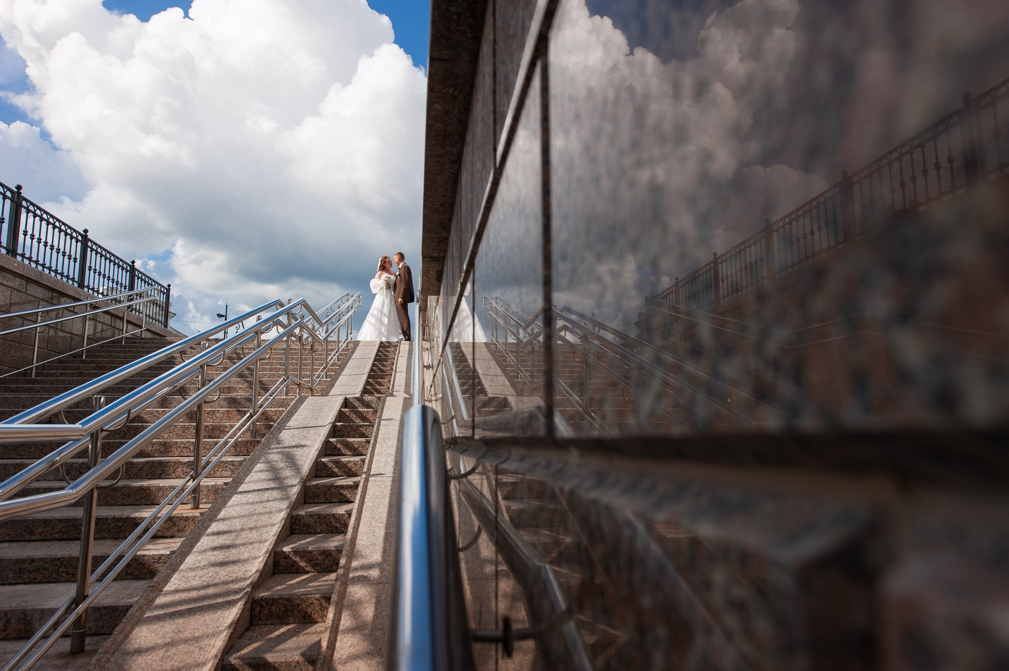 Сияющие молодожёны. Свадебный и семейный фотограф в Омске Мормулев Михаил