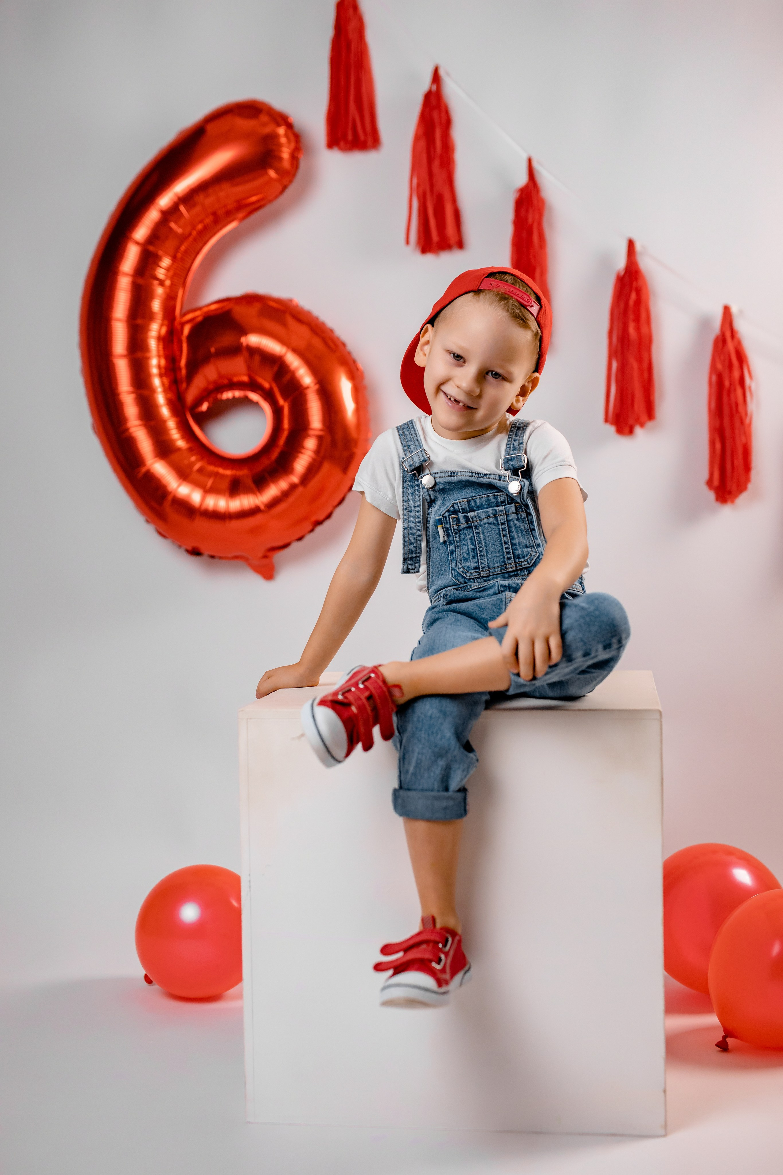 Стилизованная фотосессия в студии на день рождения ребёнка