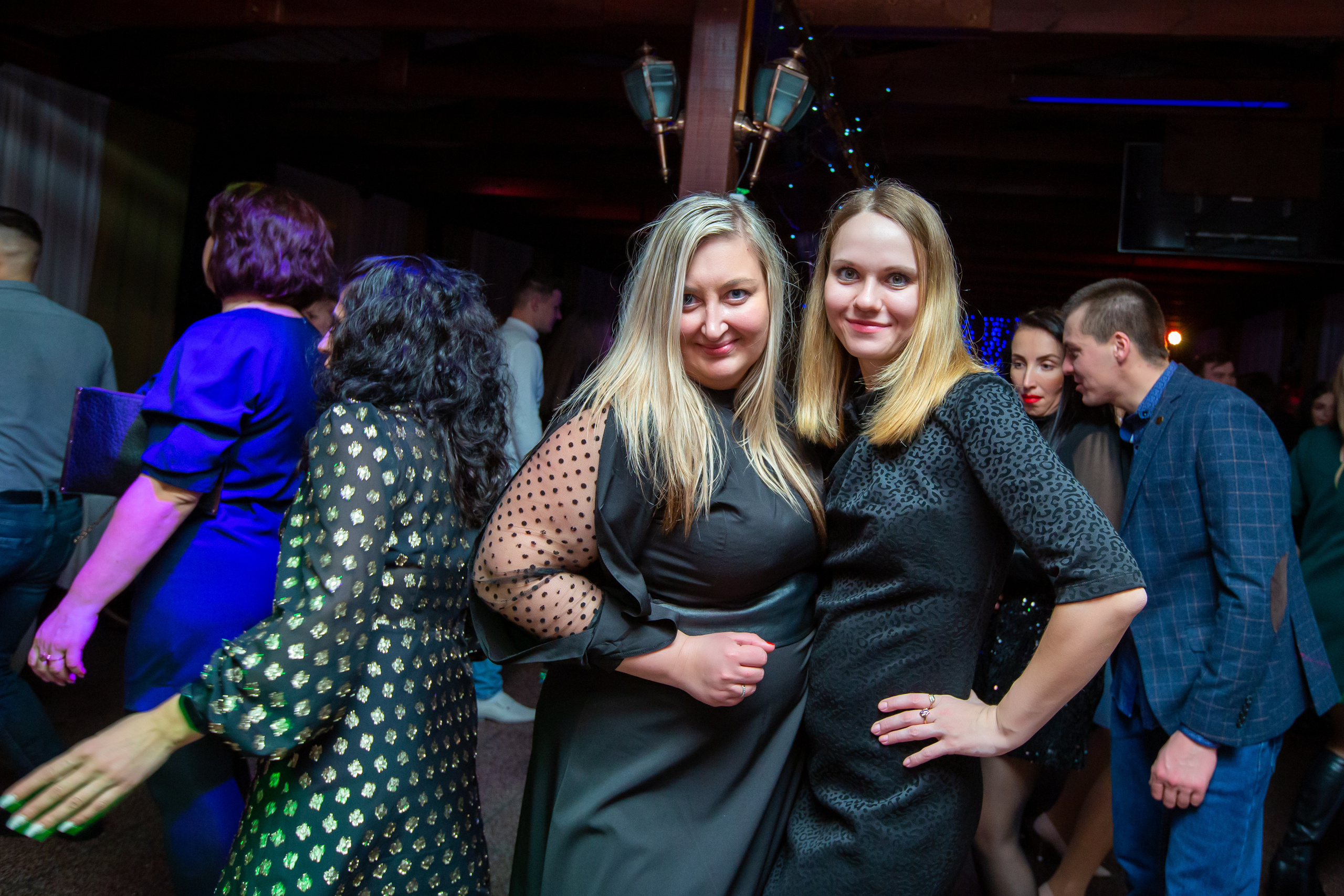 Новогодние корпоративы в кафе Карлион. Свадебный фотограф в Барановичах Вячеслав Шах-Гусейнов, фотошкола