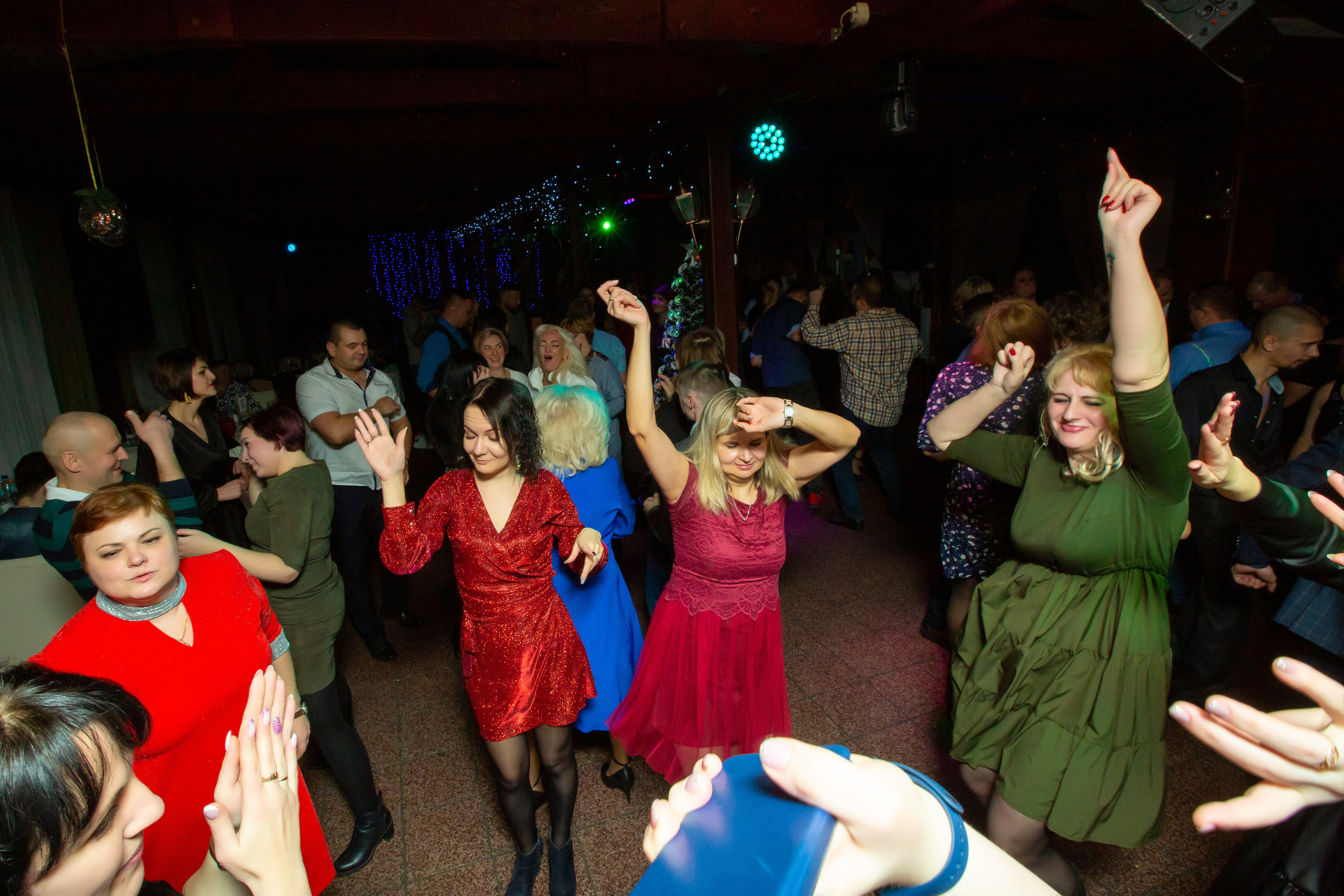 Новогодние корпоративы в кафе Карлион. Свадебный фотограф в Барановичах Вячеслав Шах-Гусейнов, фотошкола