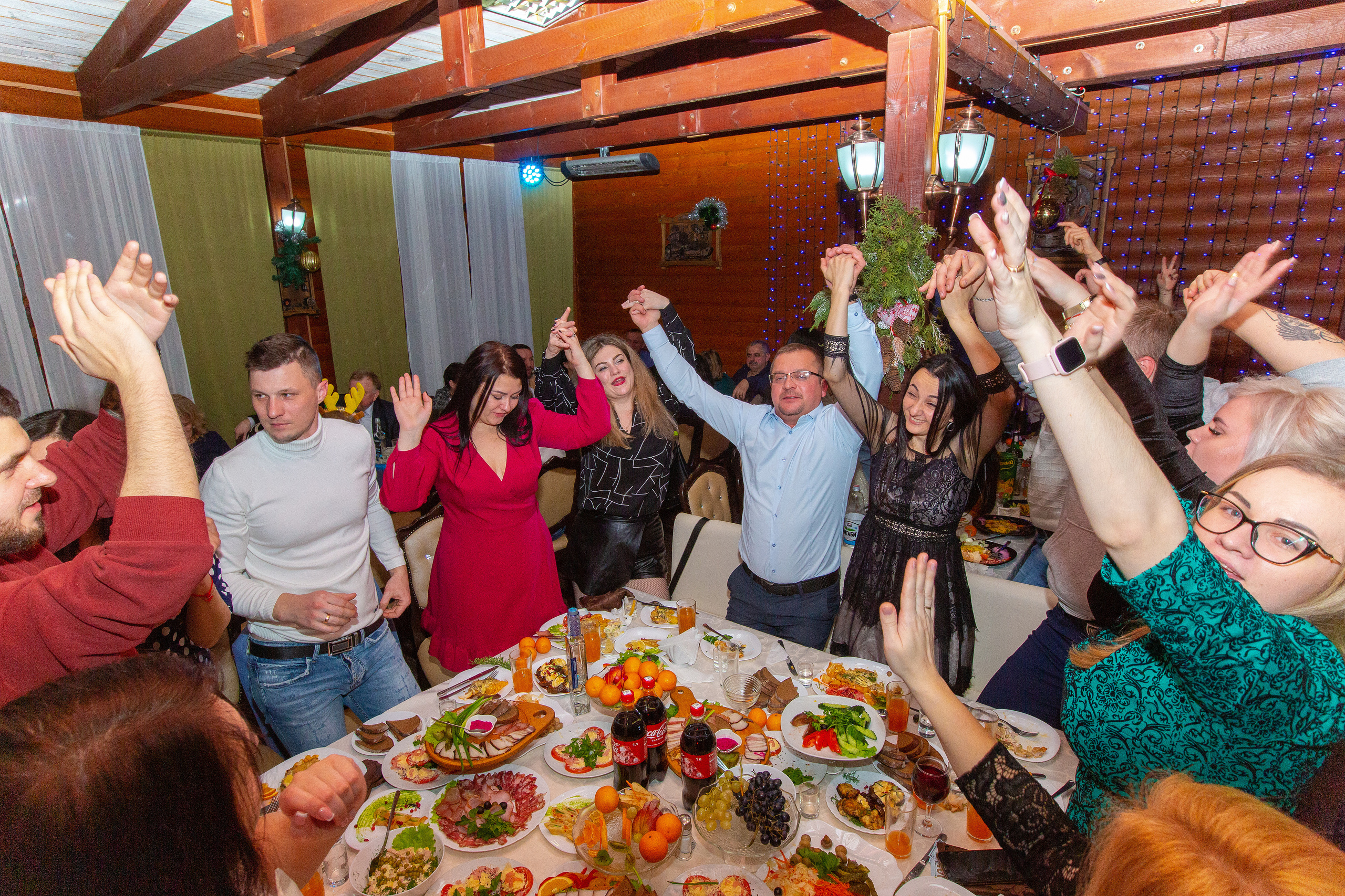 Новогодние корпоративы в кафе Карлион. Свадебный фотограф в Барановичах Вячеслав Шах-Гусейнов, фотошкола