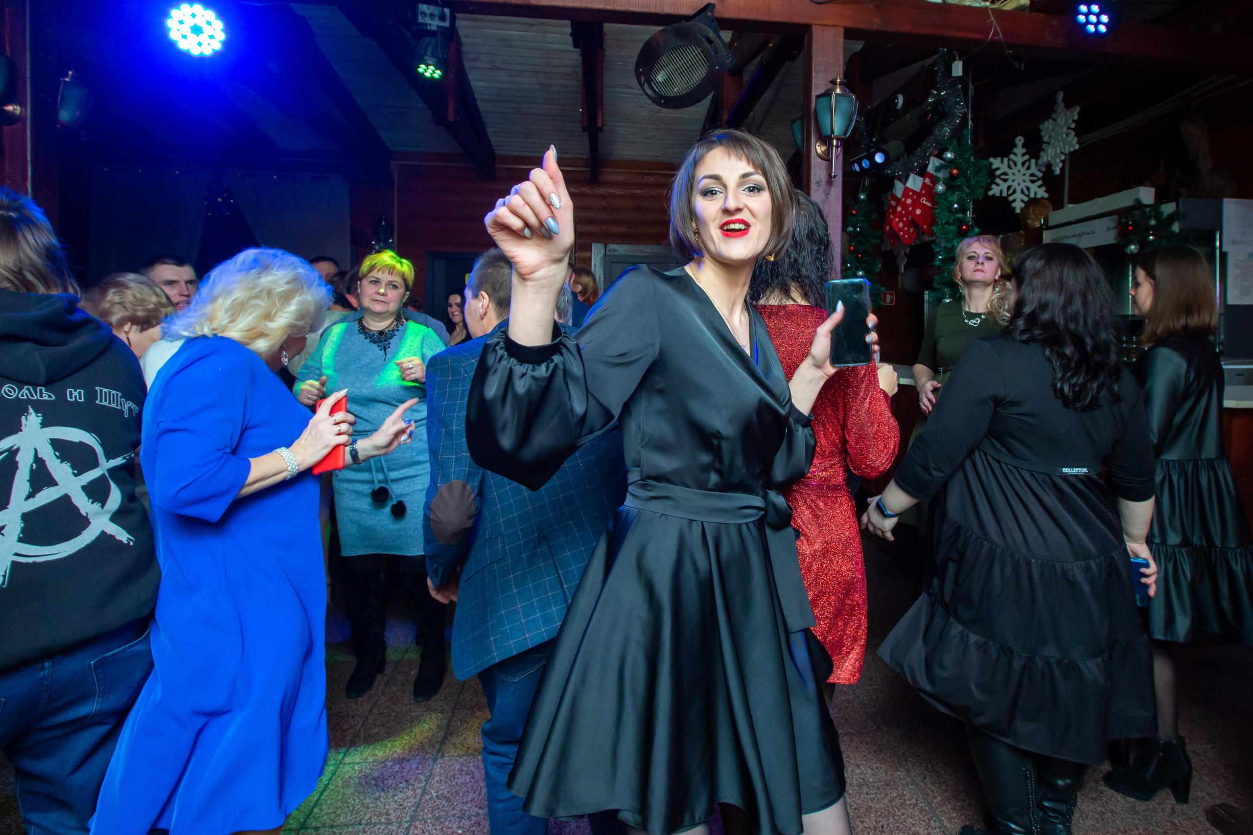 Новогодние корпоративы в кафе Карлион. Свадебный фотограф в Барановичах Вячеслав Шах-Гусейнов, фотошкола