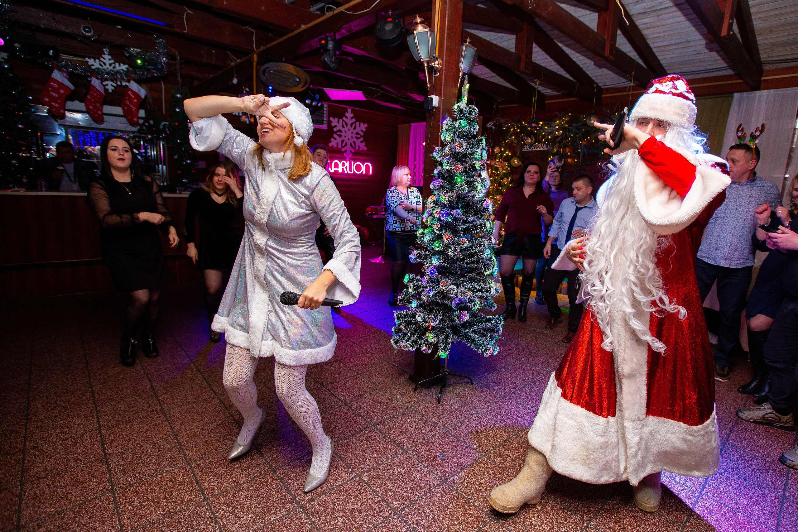 Новогодние корпоративы в кафе Карлион. Свадебный фотограф в Барановичах Вячеслав Шах-Гусейнов, фотошкола