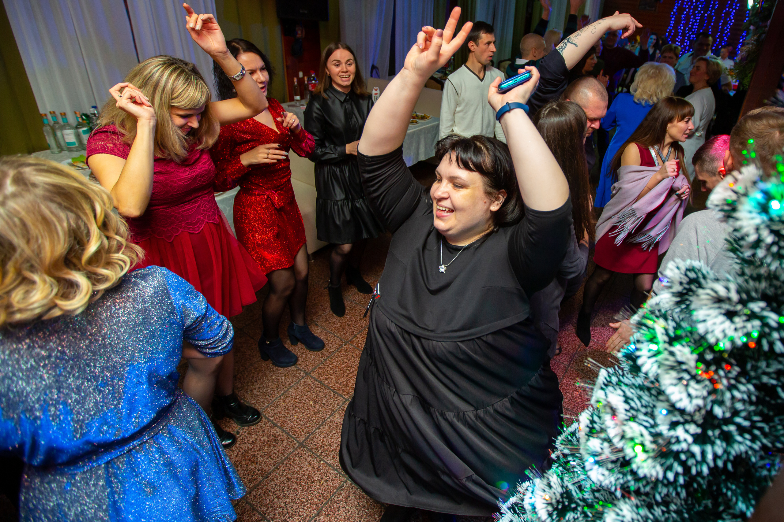 Новогодние корпоративы в кафе Карлион. Свадебный фотограф в Барановичах Вячеслав Шах-Гусейнов, фотошкола