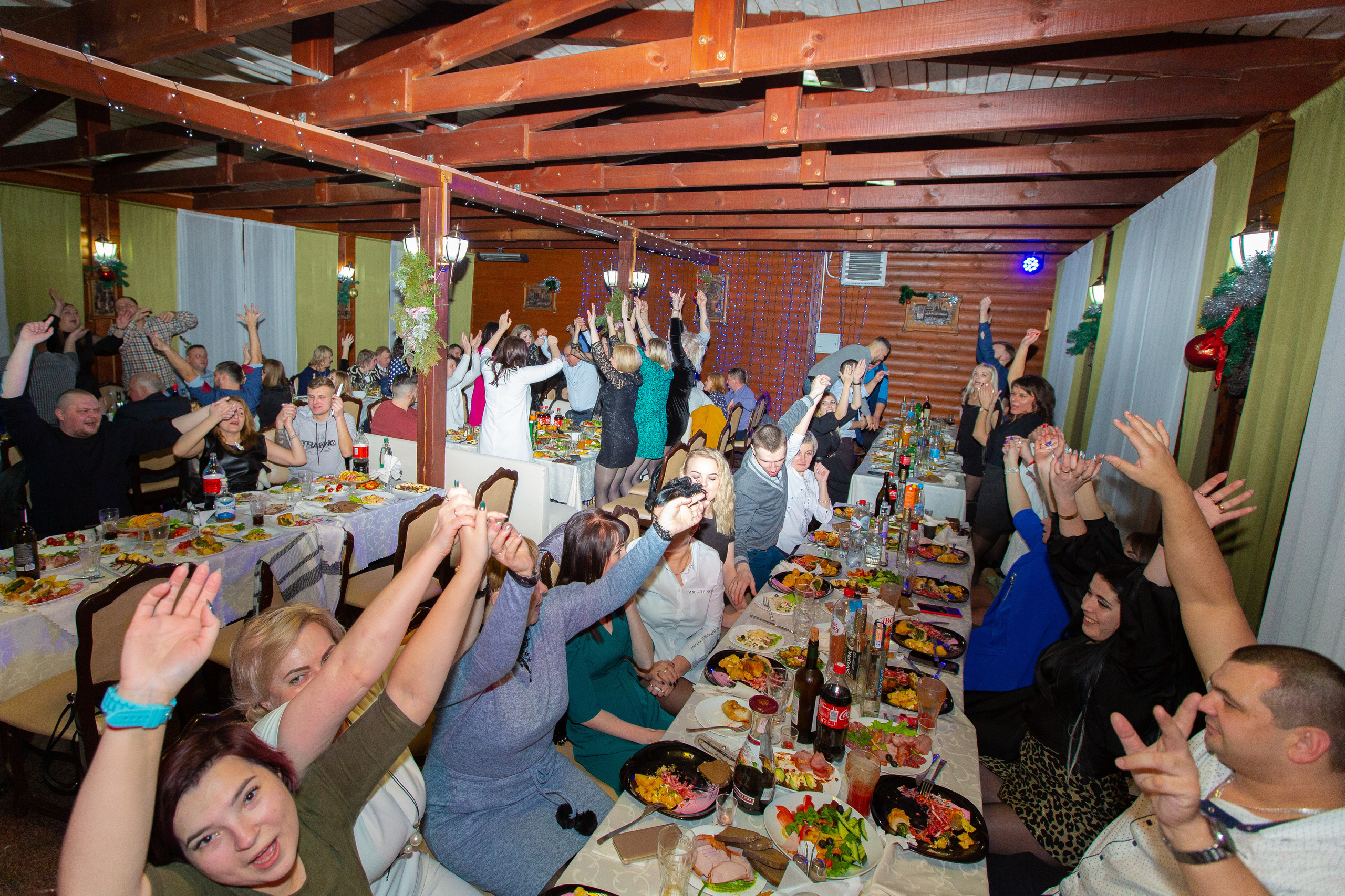 Новогодние корпоративы в кафе Карлион. Свадебный фотограф в Барановичах Вячеслав Шах-Гусейнов, фотошкола