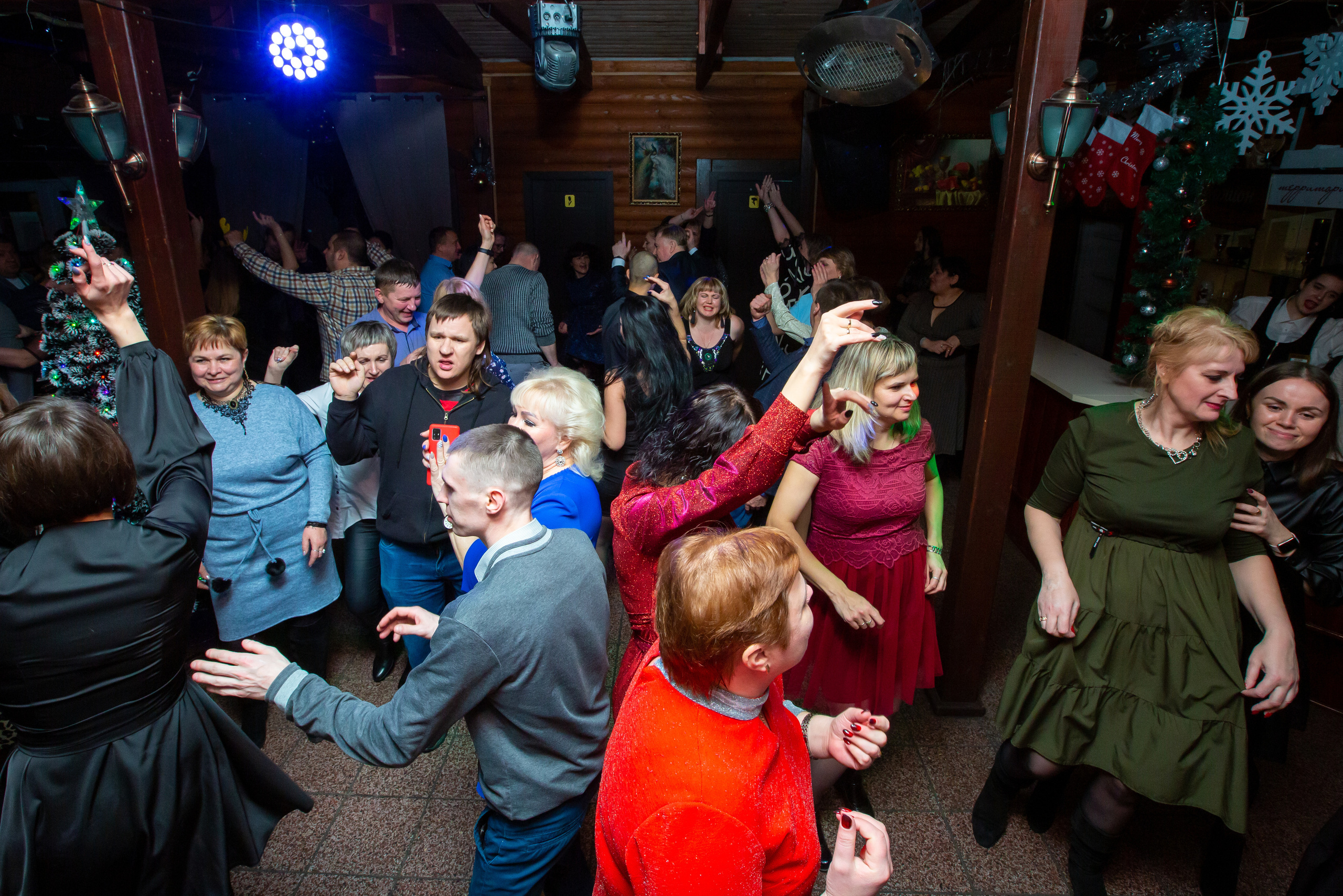 Новогодние корпоративы в кафе Карлион. Свадебный фотограф в Барановичах Вячеслав Шах-Гусейнов, фотошкола