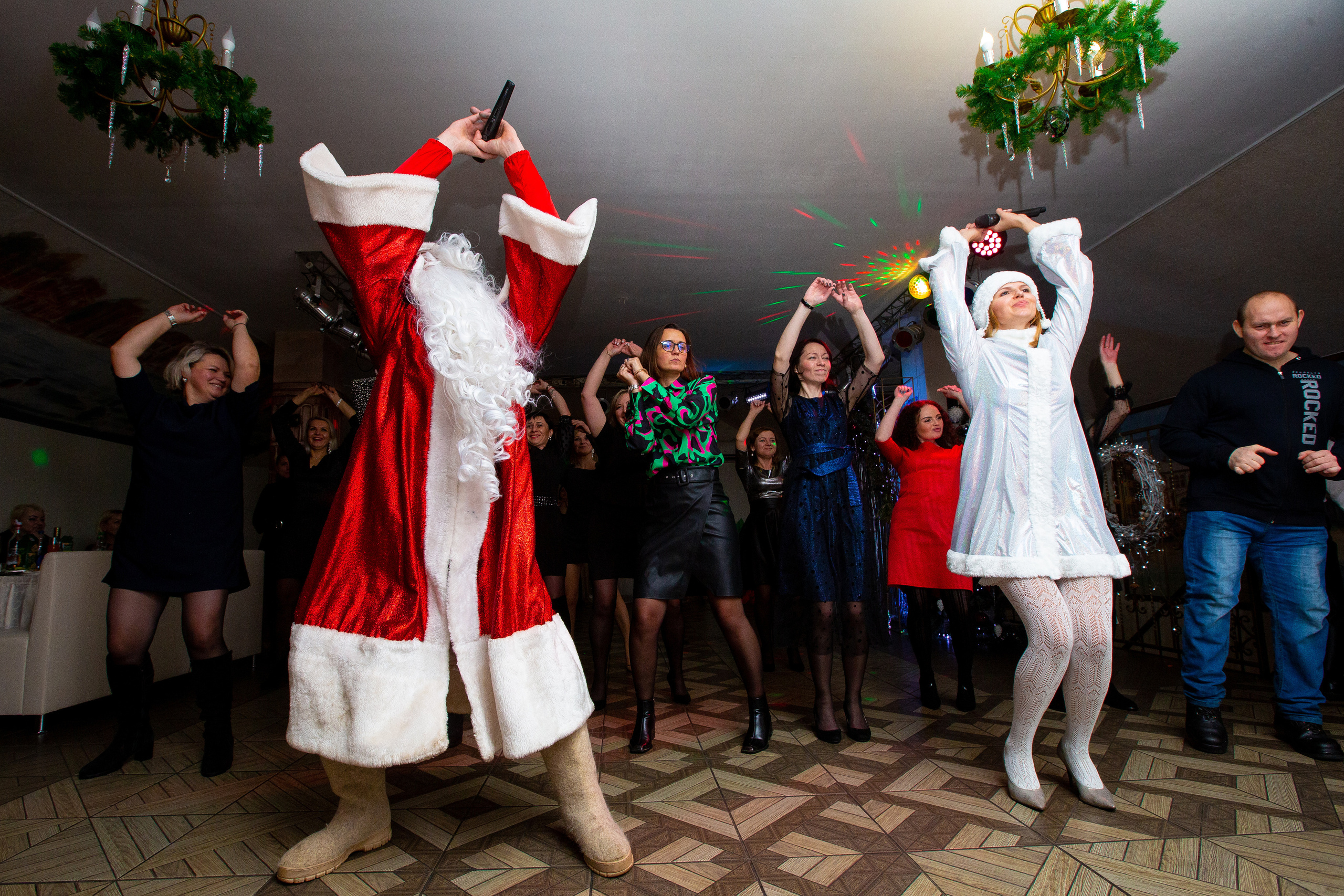 Новогодние корпоративы в кафе Карлион. Свадебный фотограф в Барановичах Вячеслав Шах-Гусейнов, фотошкола