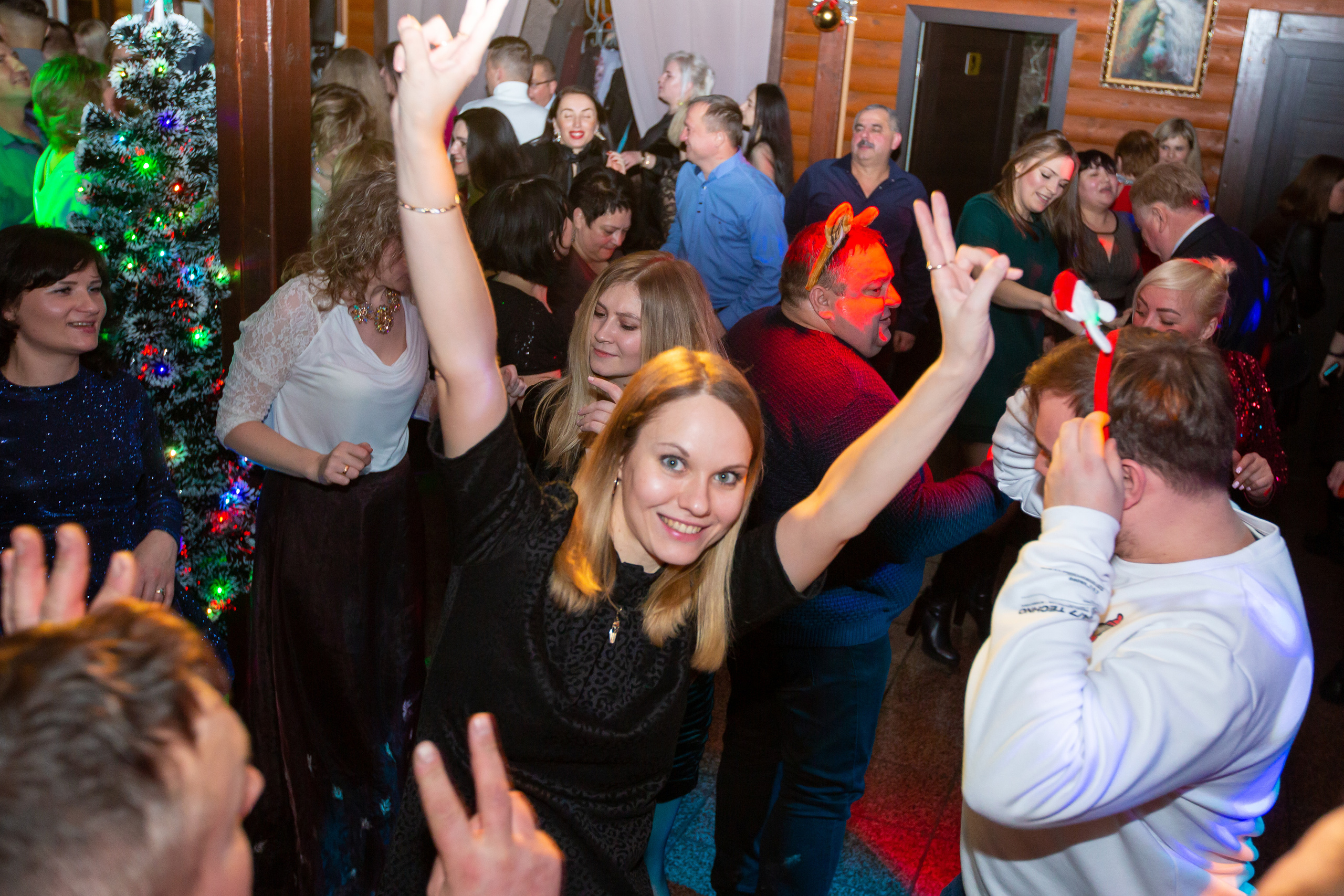 Новогодние корпоративы в кафе Карлион. Свадебный фотограф в Барановичах Вячеслав Шах-Гусейнов, фотошкола