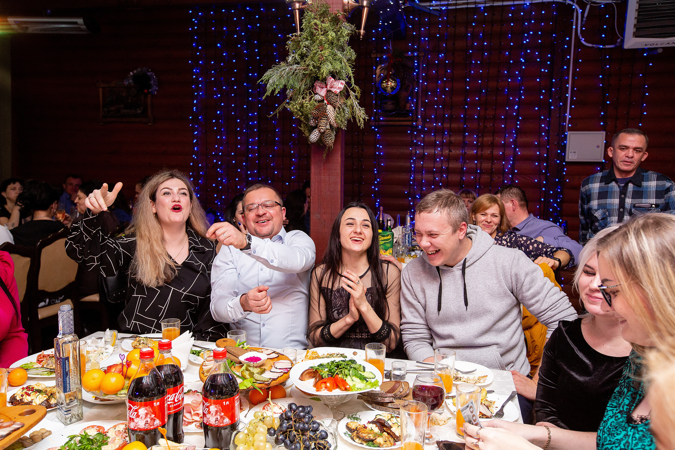 Новогодние корпоративы в кафе Карлион. Свадебный фотограф в Барановичах Вячеслав Шах-Гусейнов, фотошкола