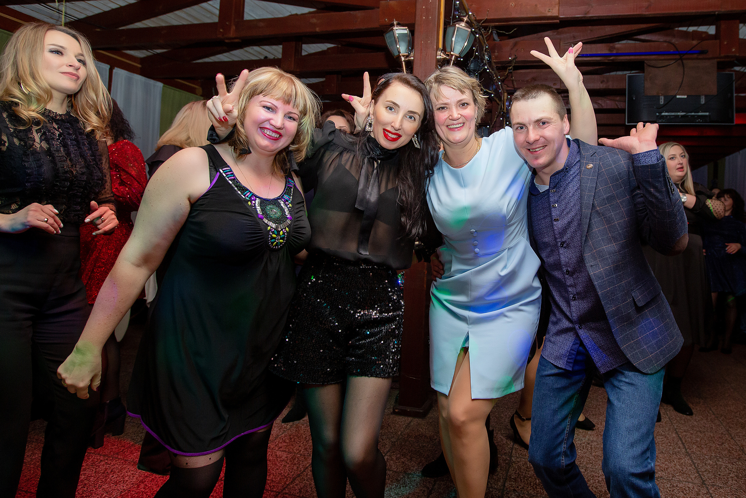 Новогодние корпоративы в кафе Карлион. Свадебный фотограф в Барановичах Вячеслав Шах-Гусейнов, фотошкола