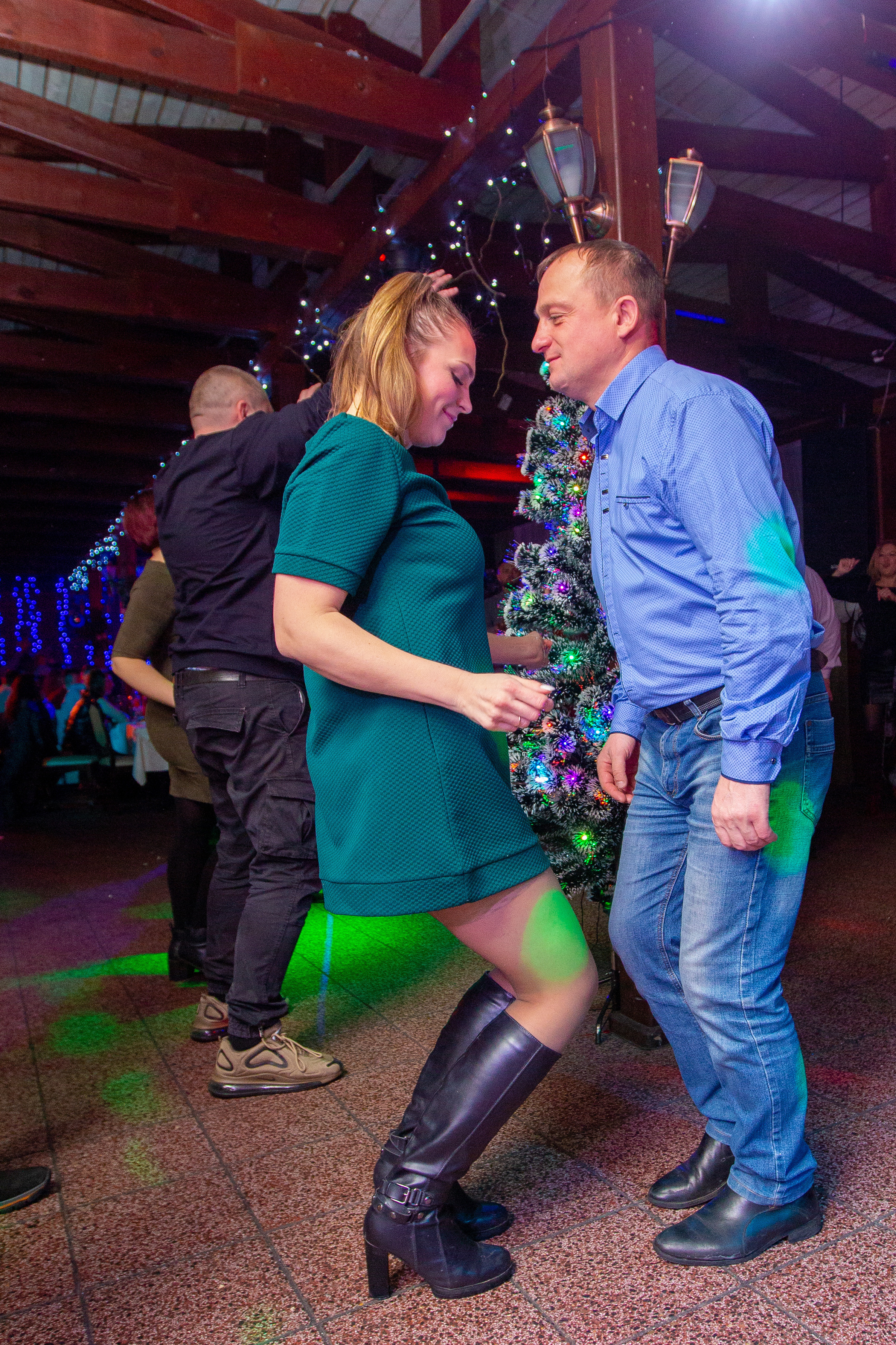 Новогодние корпоративы в кафе Карлион. Свадебный фотограф в Барановичах Вячеслав Шах-Гусейнов, фотошкола