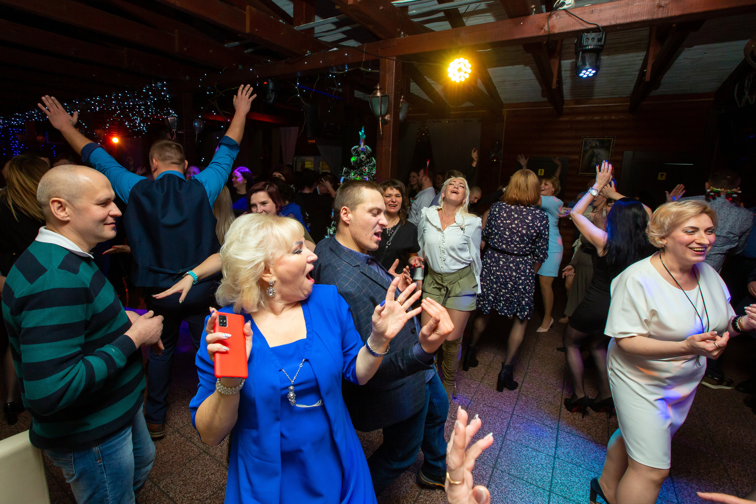 Новогодние корпоративы в кафе Карлион. Свадебный фотограф в Барановичах Вячеслав Шах-Гусейнов, фотошкола