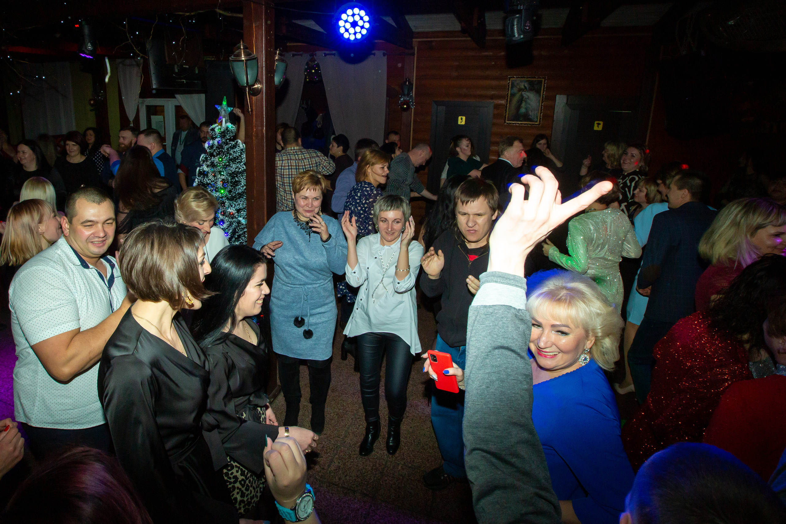 Новогодние корпоративы в кафе Карлион. Свадебный фотограф в Барановичах Вячеслав Шах-Гусейнов, фотошкола