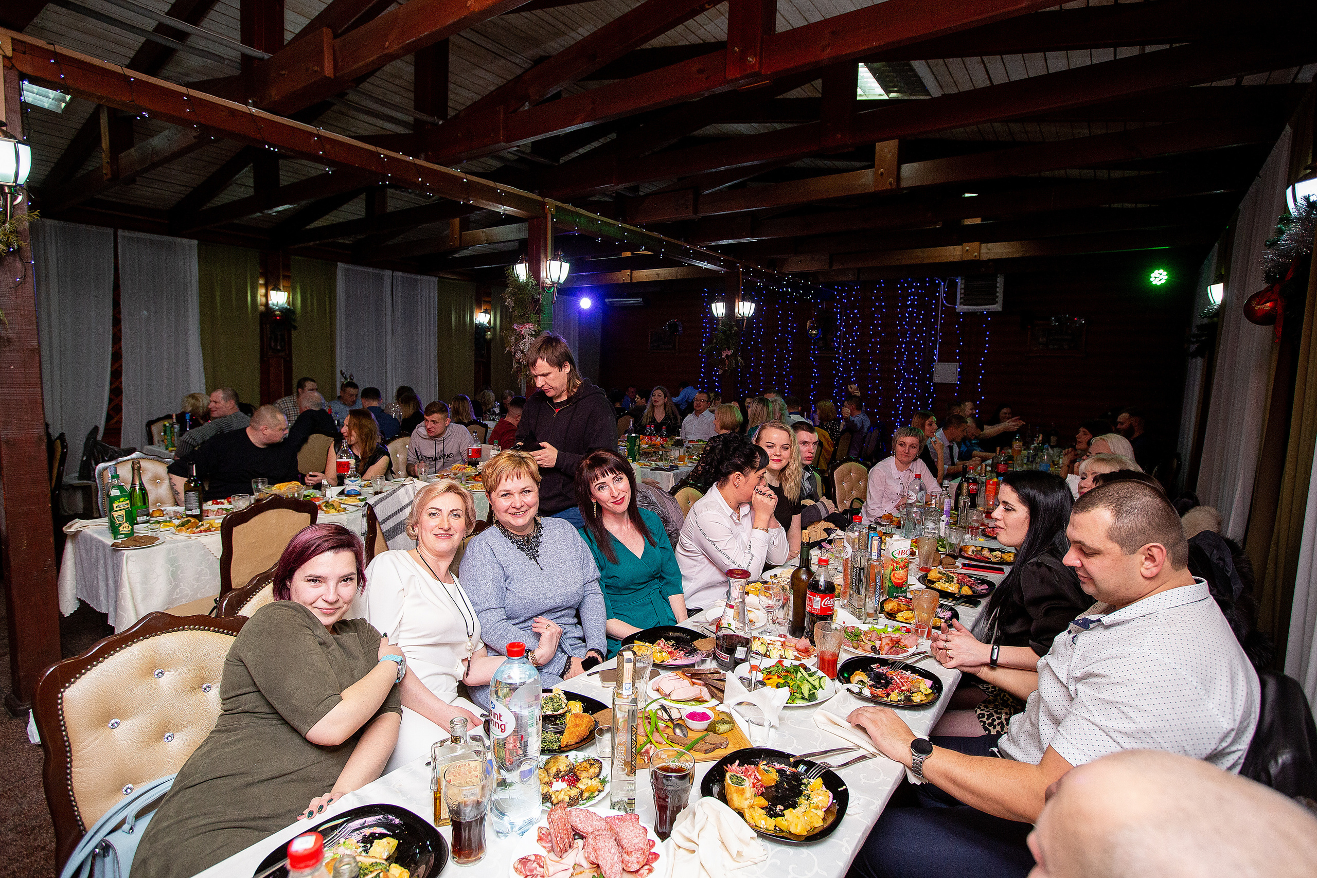 Новогодние корпоративы в кафе Карлион. Свадебный фотограф в Барановичах Вячеслав Шах-Гусейнов, фотошкола