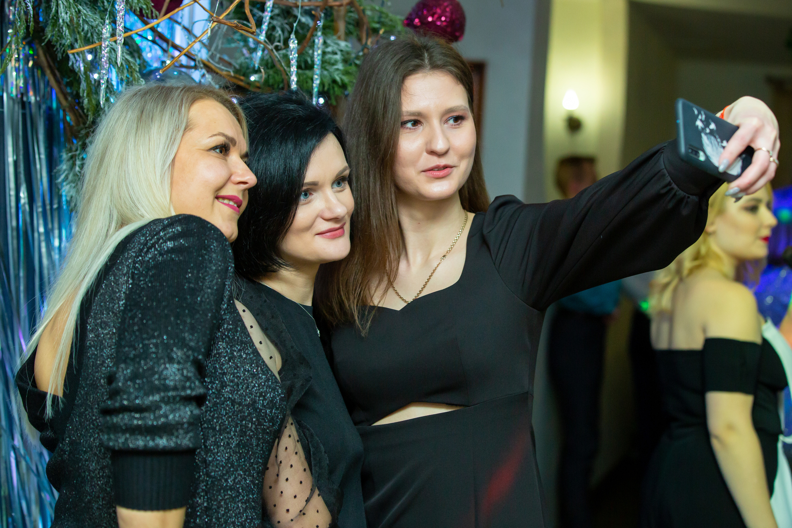 Новогодние корпоративы в кафе Карлион. Свадебный фотограф в Барановичах Вячеслав Шах-Гусейнов, фотошкола