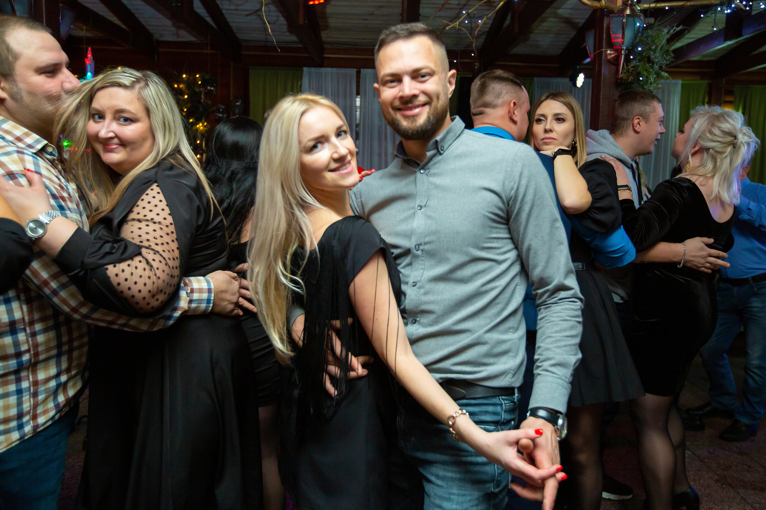 Новогодние корпоративы в кафе Карлион. Свадебный фотограф в Барановичах Вячеслав Шах-Гусейнов, фотошкола