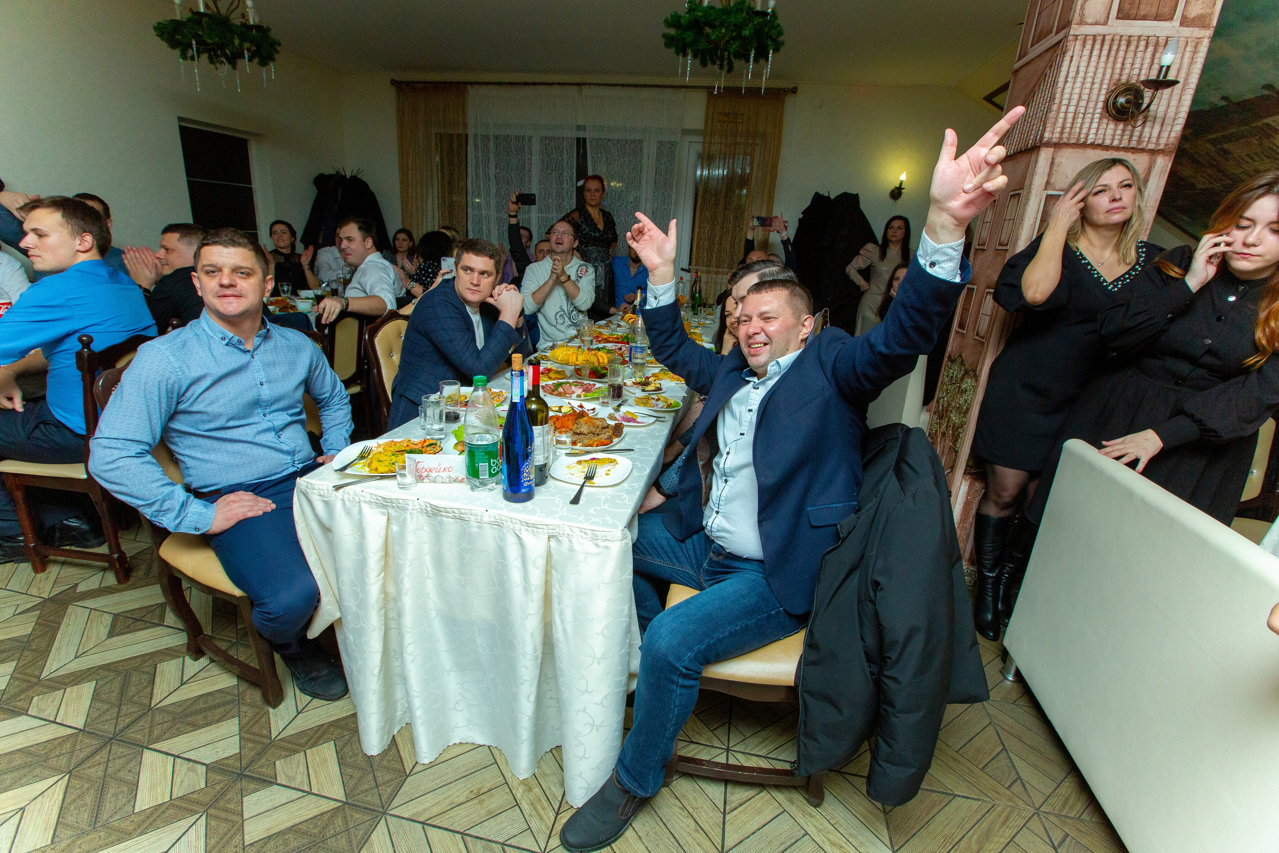 Новогодние корпоративы в кафе Карлион. Свадебный фотограф в Барановичах Вячеслав Шах-Гусейнов, фотошкола