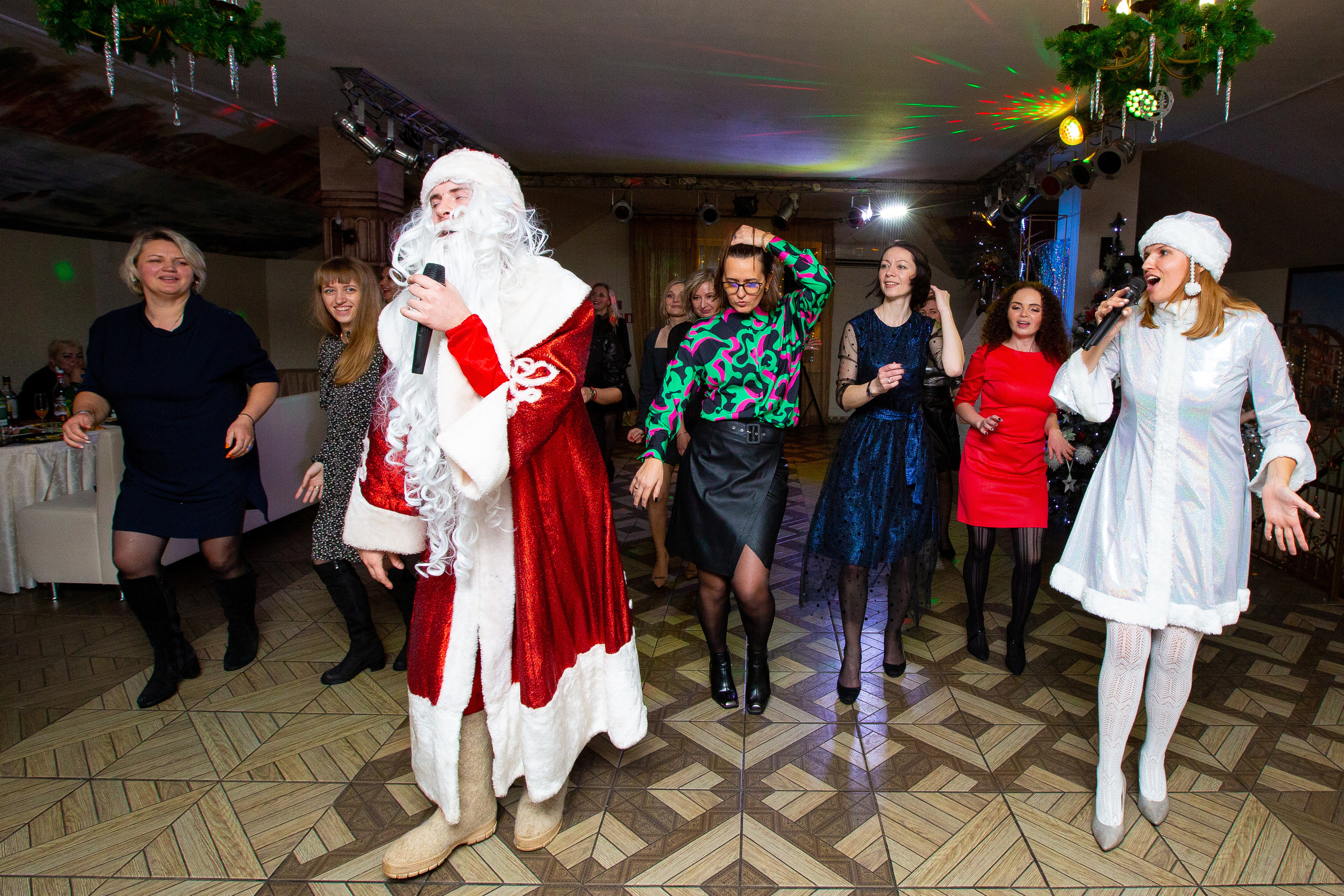 Новогодние корпоративы в кафе Карлион. Свадебный фотограф в Барановичах Вячеслав Шах-Гусейнов, фотошкола