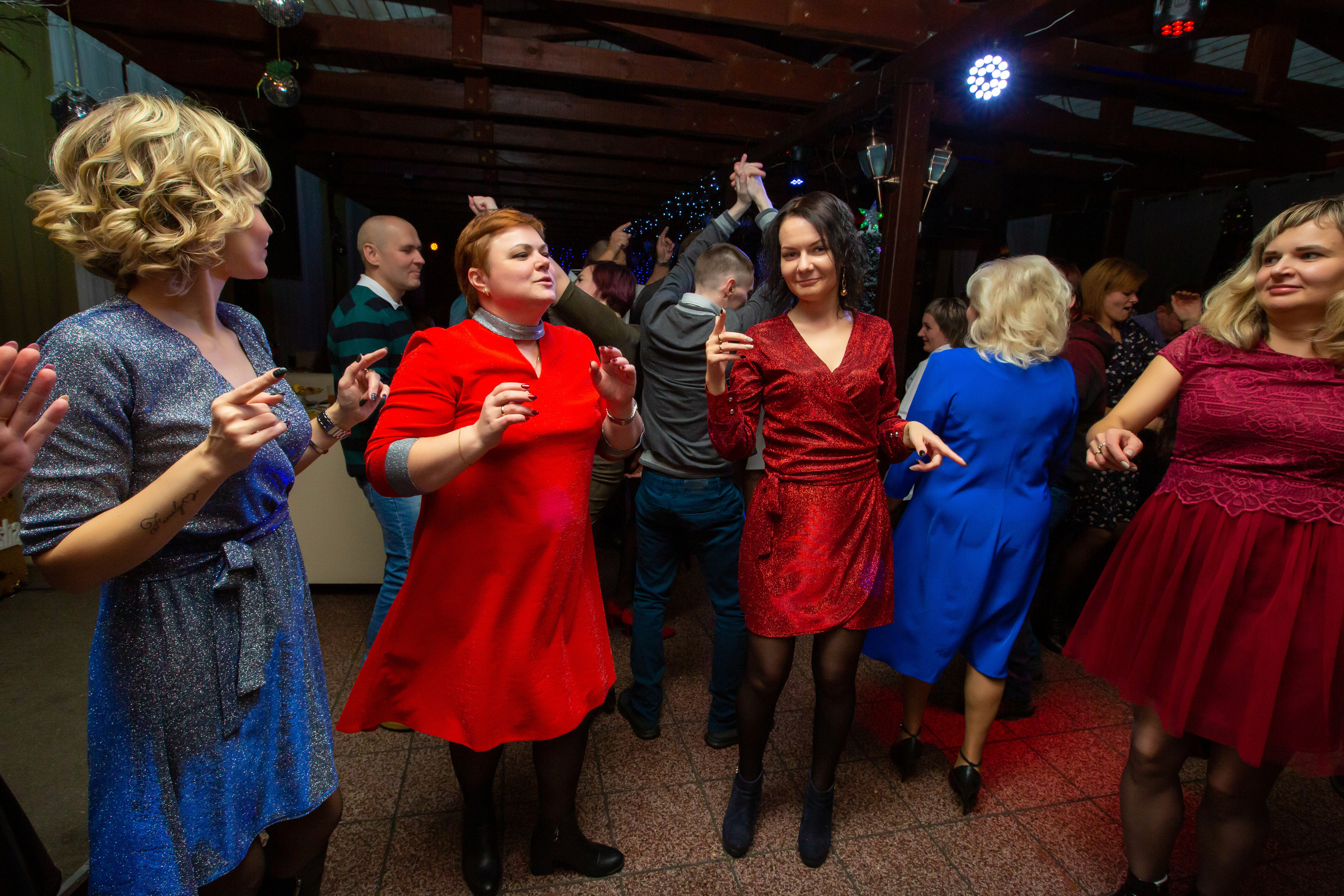 Новогодние корпоративы в кафе Карлион. Свадебный фотограф в Барановичах Вячеслав Шах-Гусейнов, фотошкола