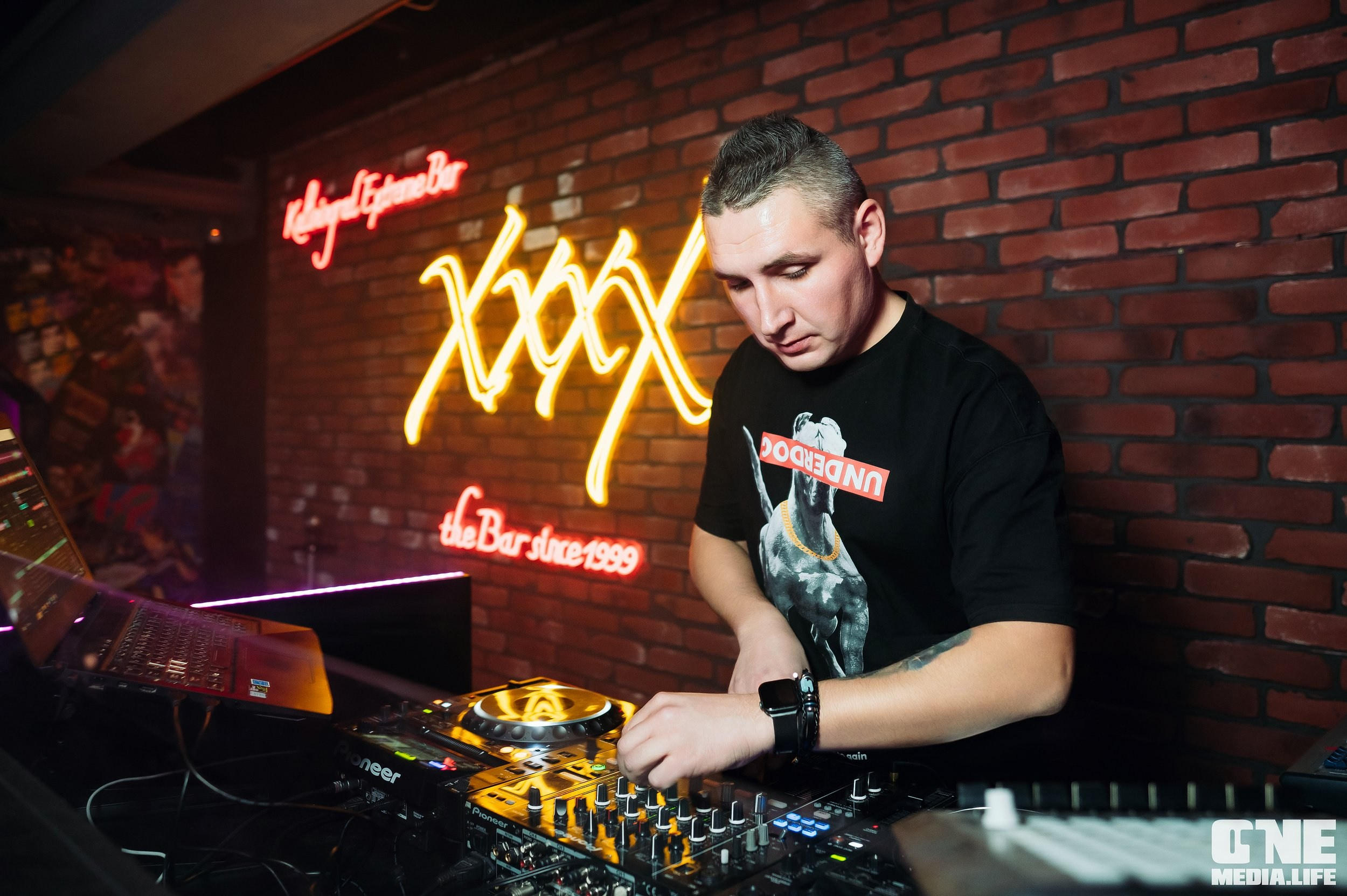 Фоторепортаж из бара XxxX. One Media Life: фоторепортажи, фотоотчеты с мероприятий и заведений