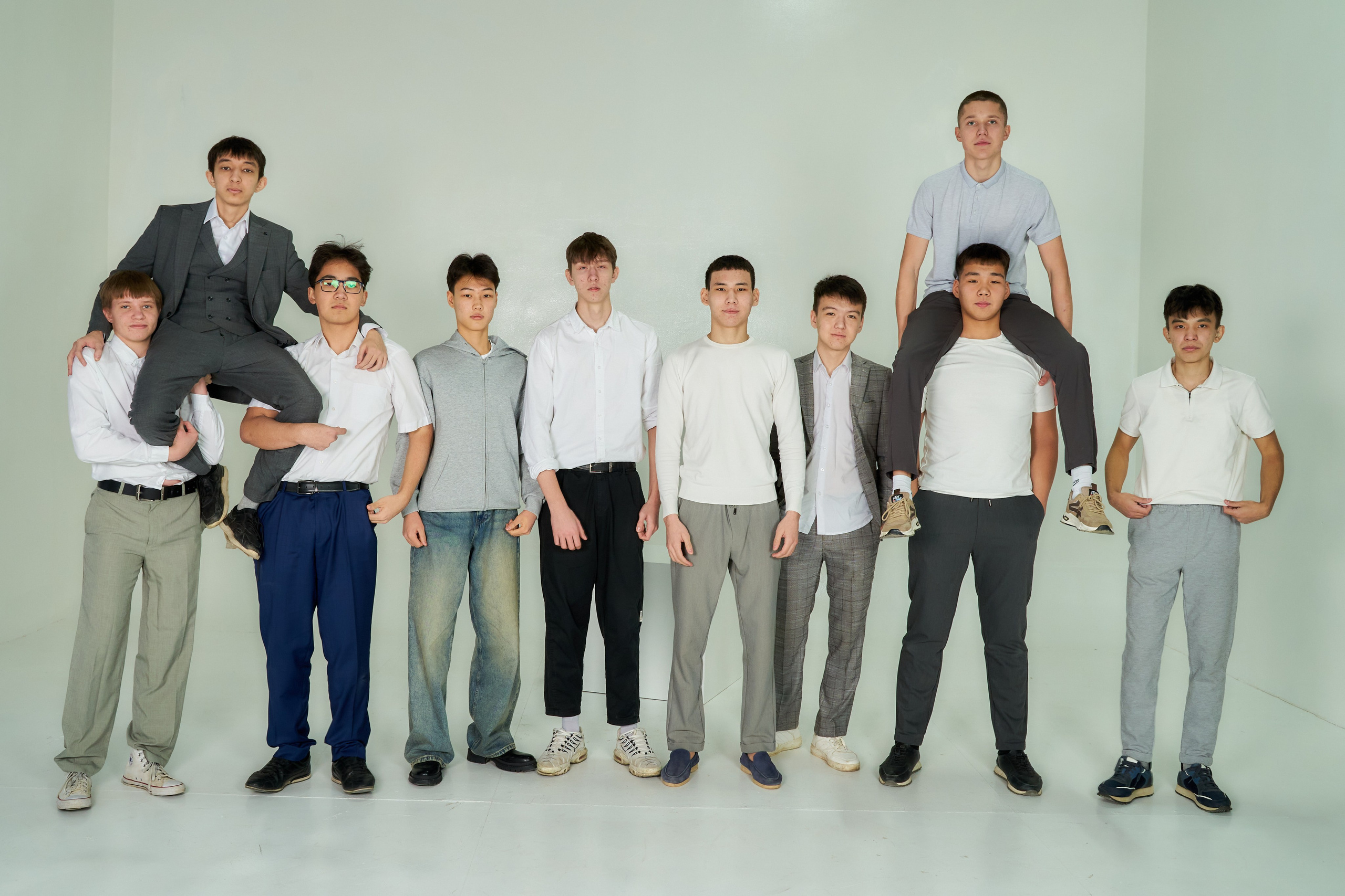 Цены на альбомы для выпускников школ г. Уральска. Школьный фотограф в Уральске, студия | Классный Школьный Альбом