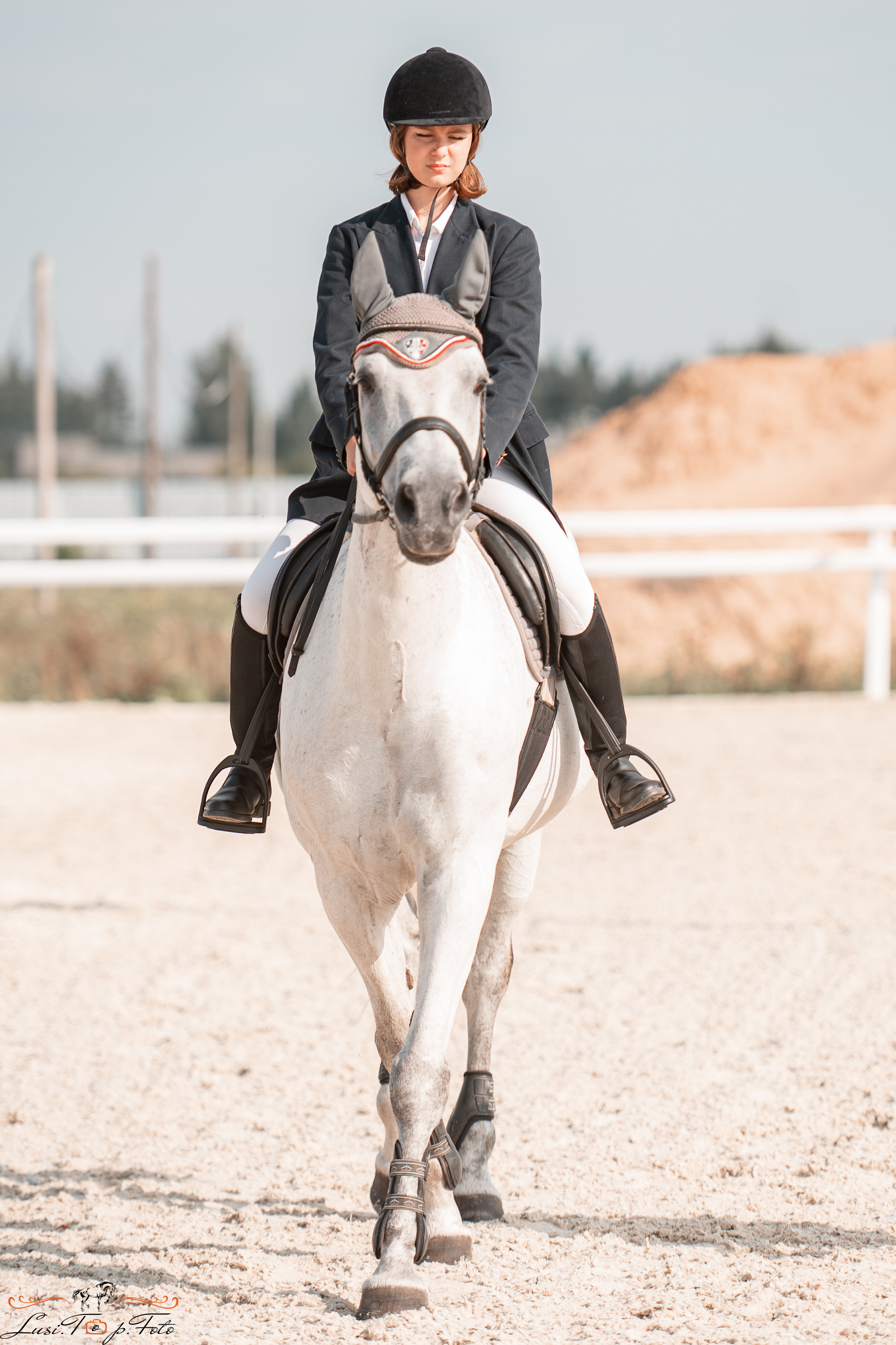 Открытая тренировка по конкуру в КК Equipark. Конный и фотограф с животными в Твери Топталова Люся