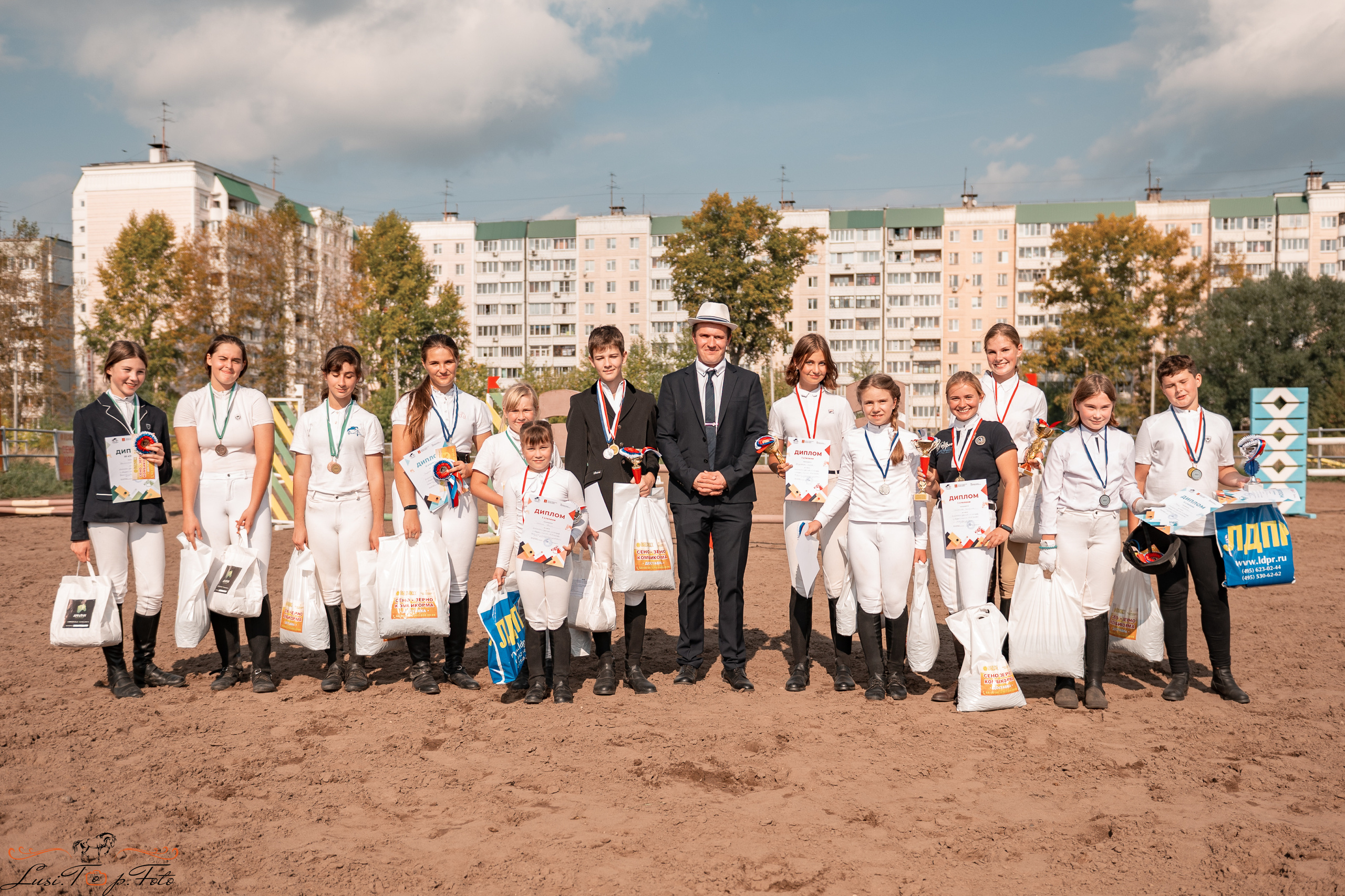 Турнир по выездке и конкуру памяти Н. Ю. Серовой (второй день — конкур). Конный и фотограф с животными в Твери Топталова Люся
