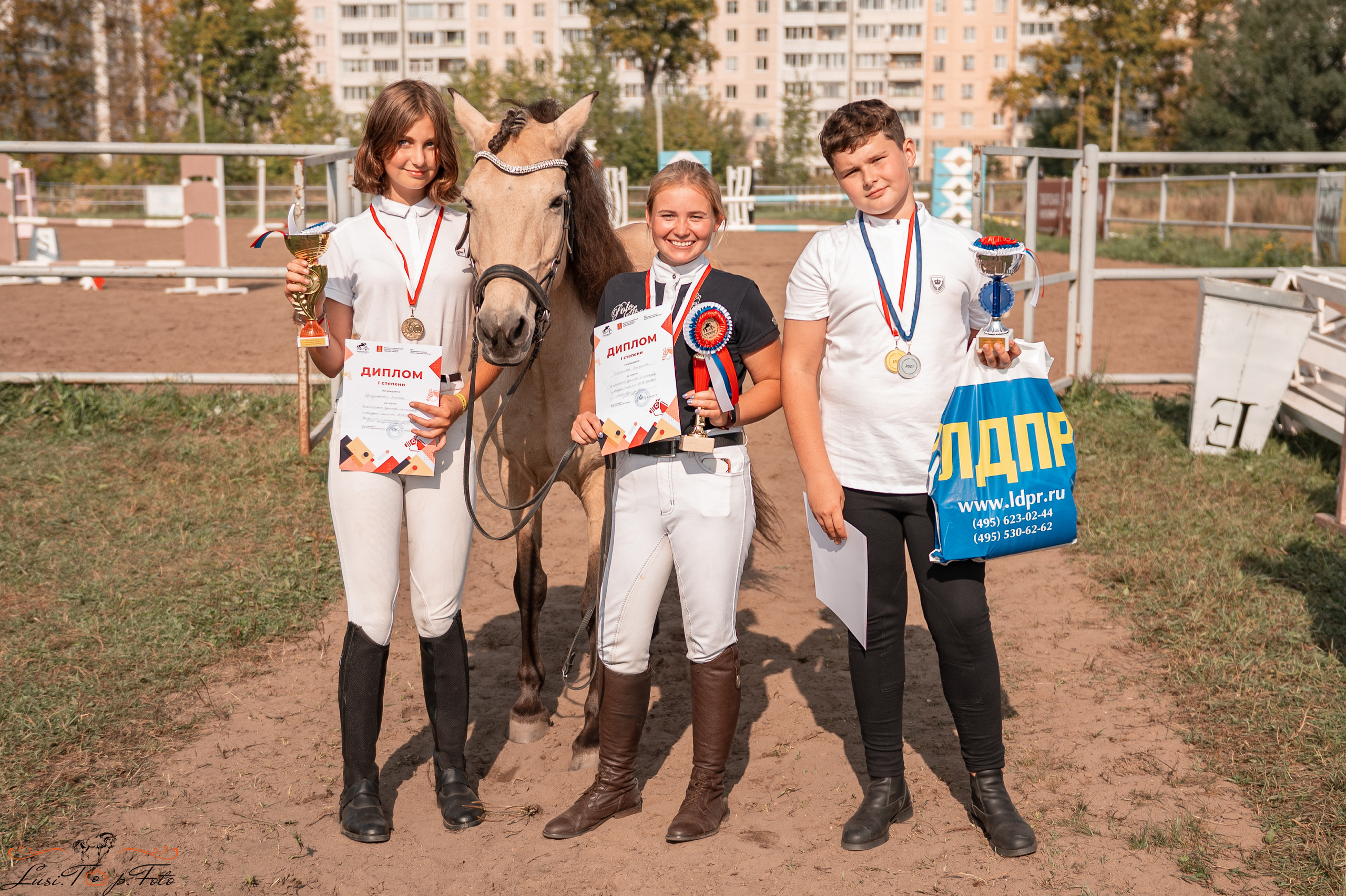 Турнир по выездке и конкуру памяти Н. Ю. Серовой (второй день — конкур). Конный и фотограф с животными в Твери Топталова Люся