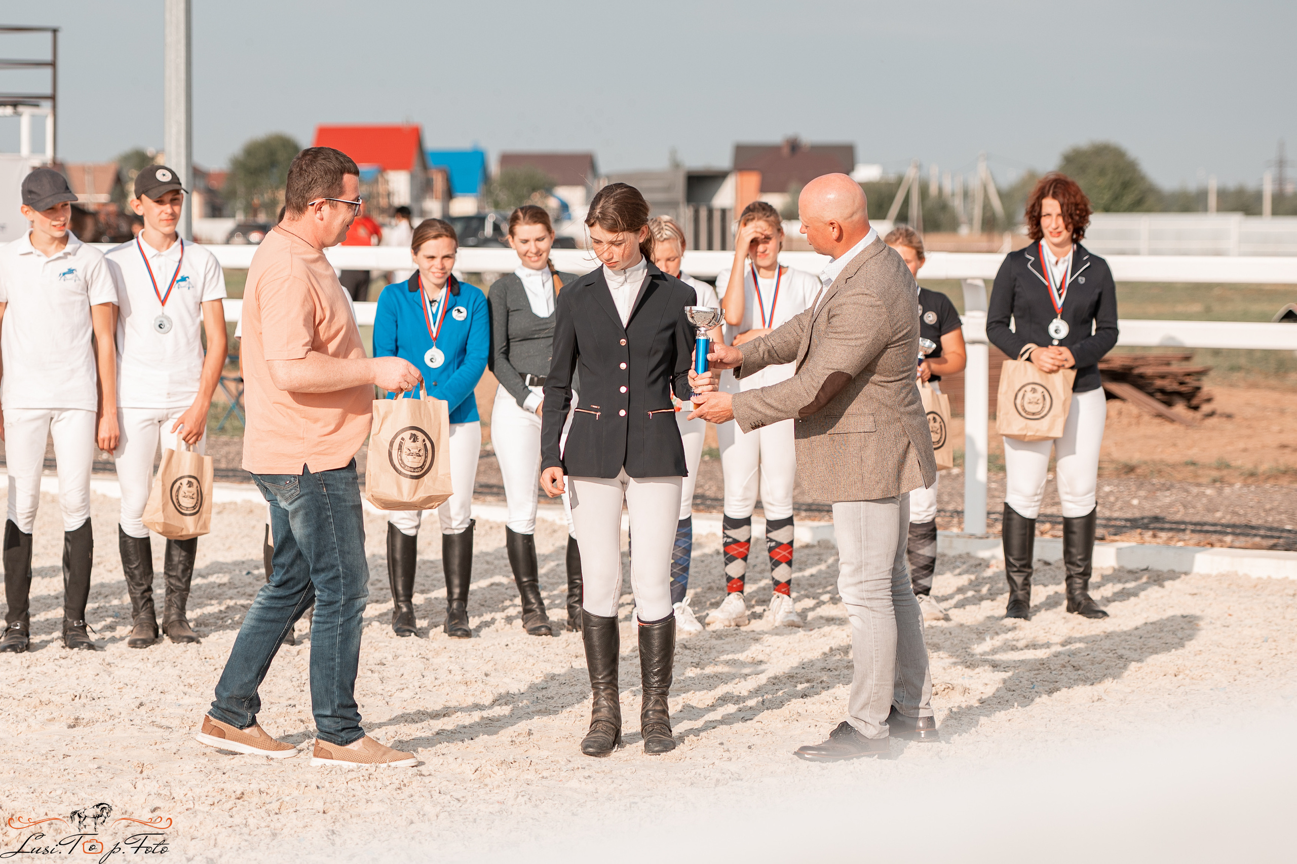 Открытая тренировка по конкуру в КК Equipark. Конный и фотограф с животными в Твери Топталова Люся