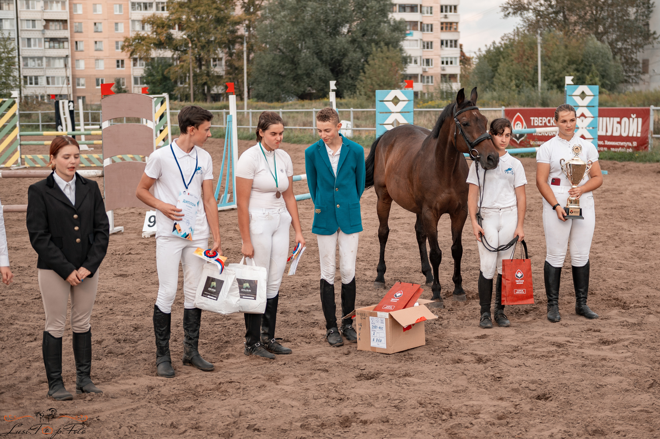 Турнир по выездке и конкуру памяти Н. Ю. Серовой (второй день — конкур). Конный и фотограф с животными в Твери Топталова Люся