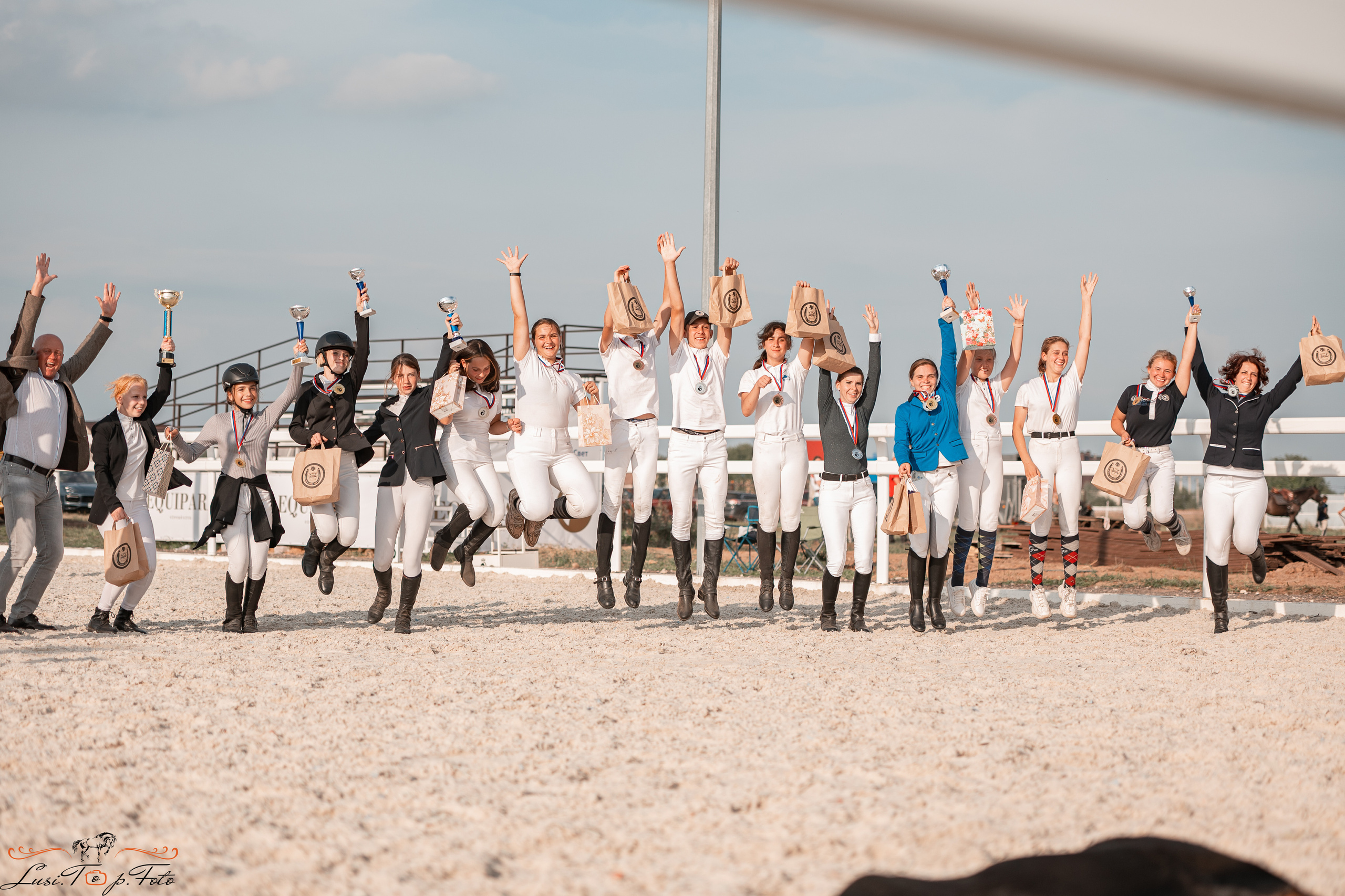 Открытая тренировка по конкуру в КК Equipark. Конный и фотограф с животными в Твери Топталова Люся