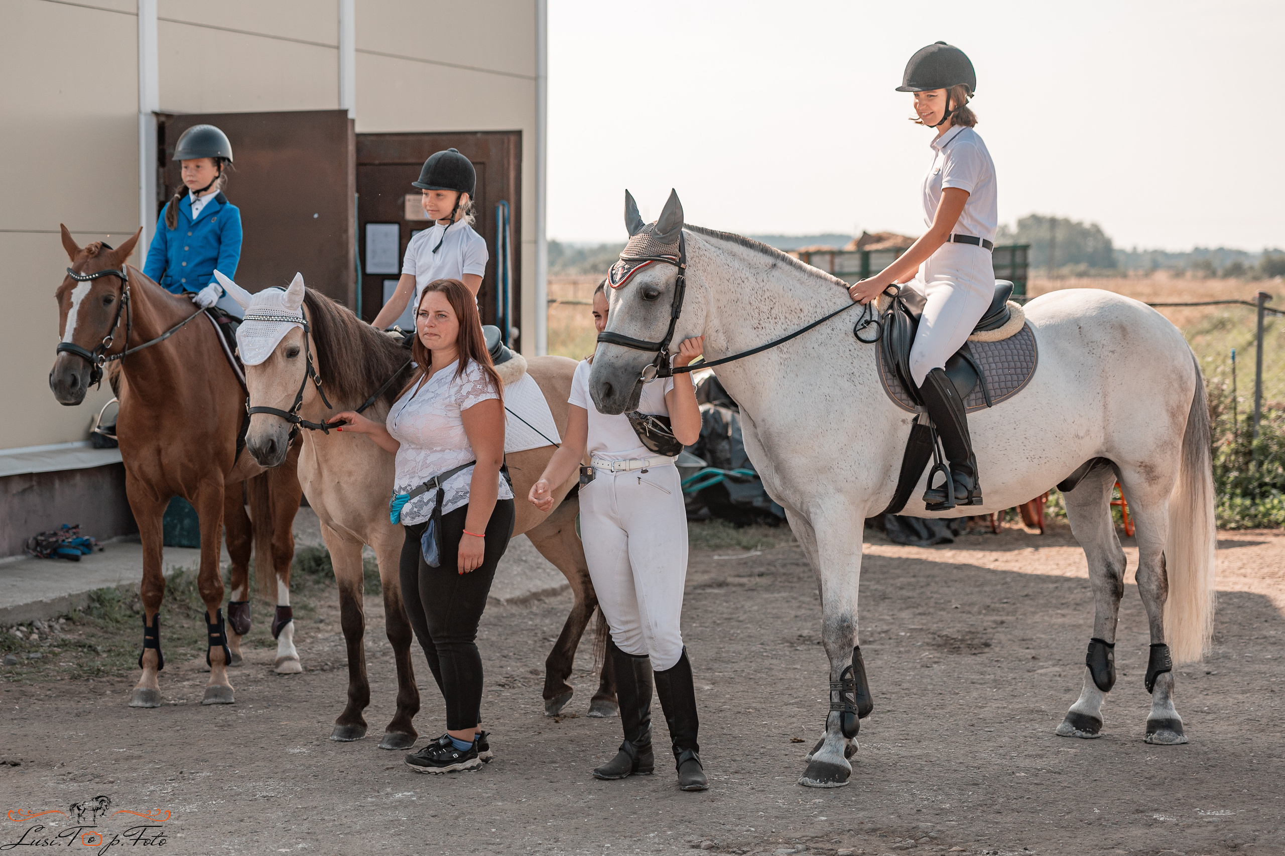 Открытая тренировка по конкуру в КК Equipark. Конный и фотограф с животными в Твери Топталова Люся