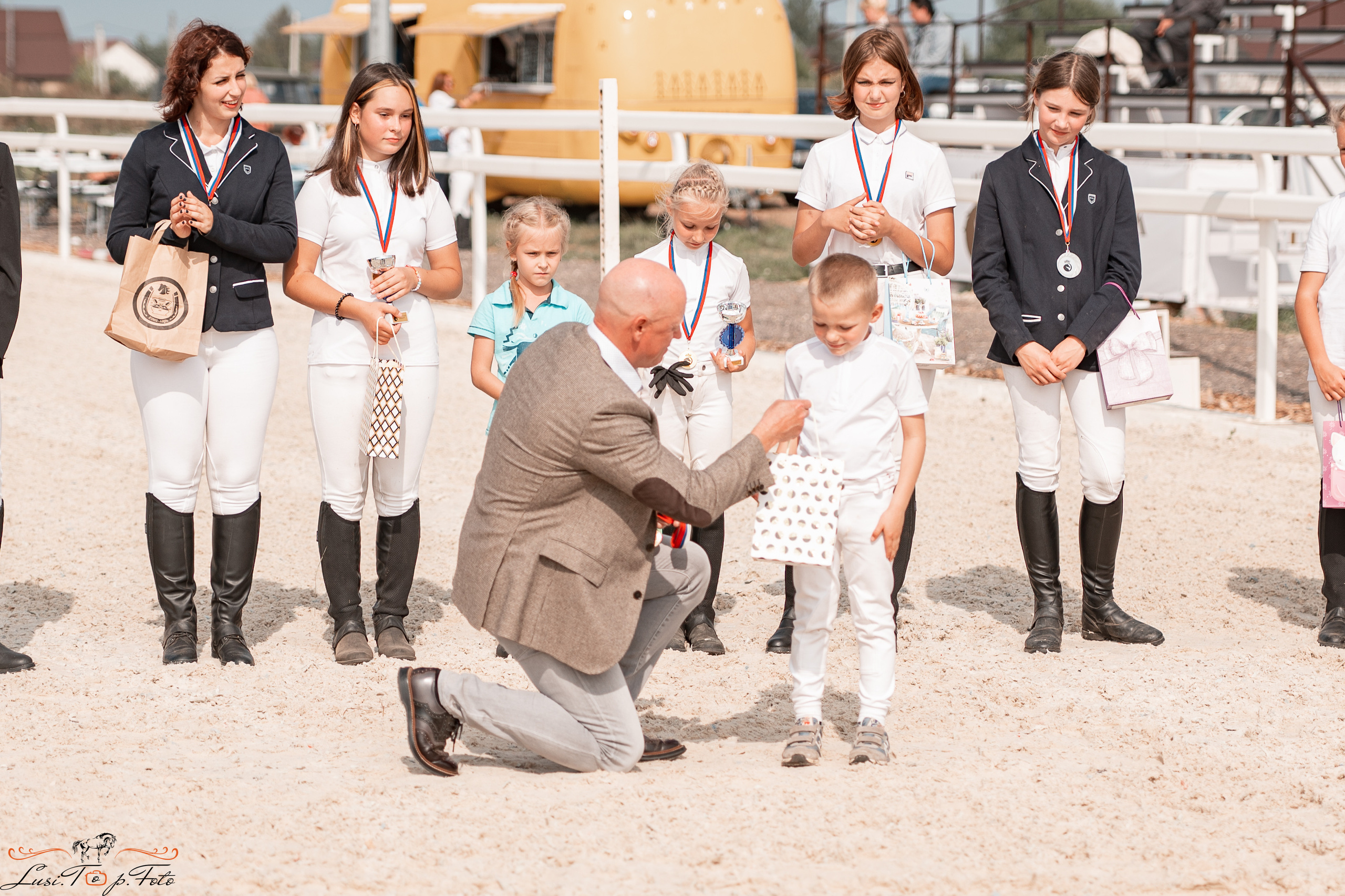 Открытая тренировка по конкуру в КК Equipark. Конный и фотограф с животными в Твери Топталова Люся