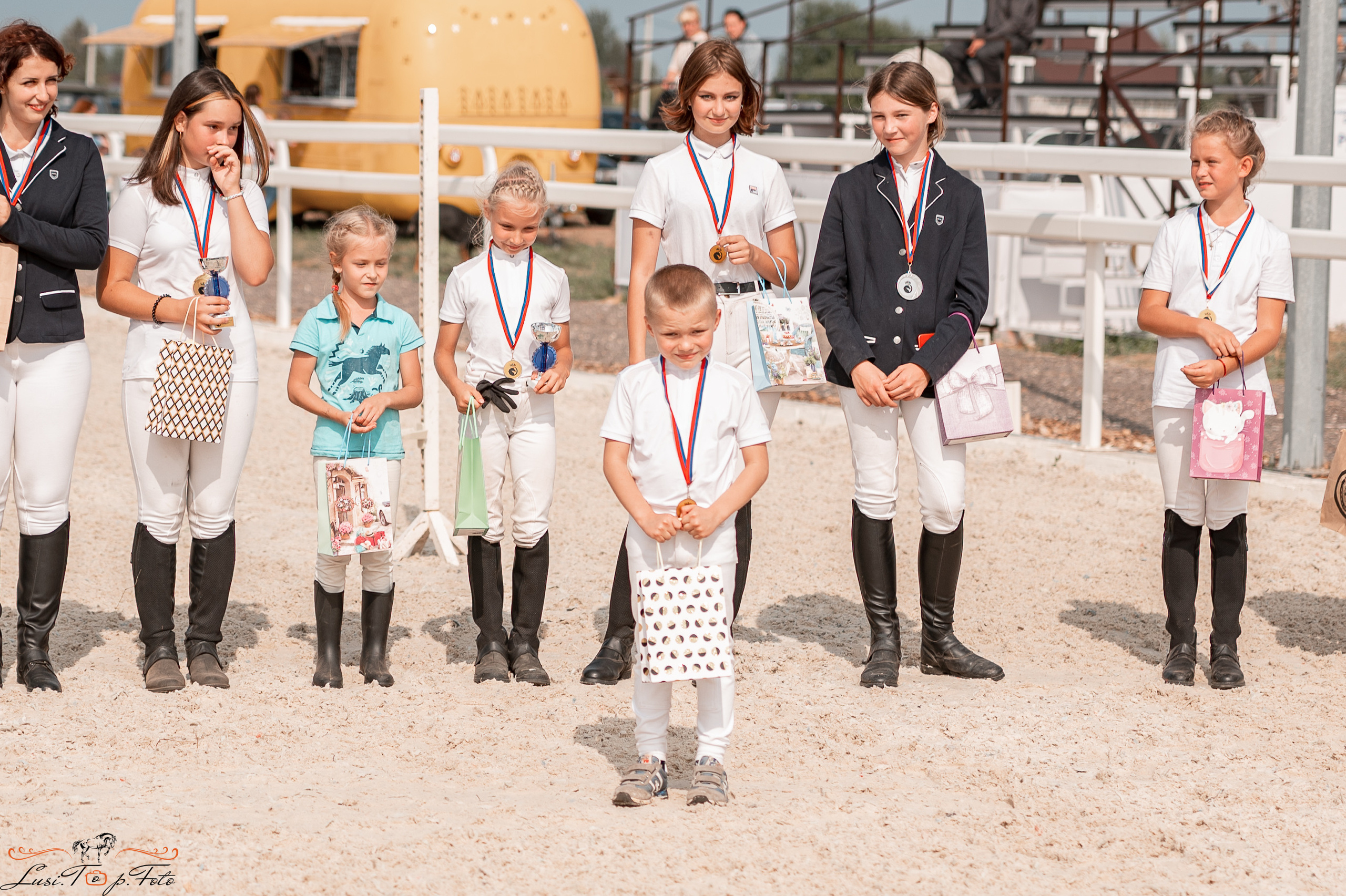 Открытая тренировка по конкуру в КК Equipark. Конный и фотограф с животными в Твери Топталова Люся