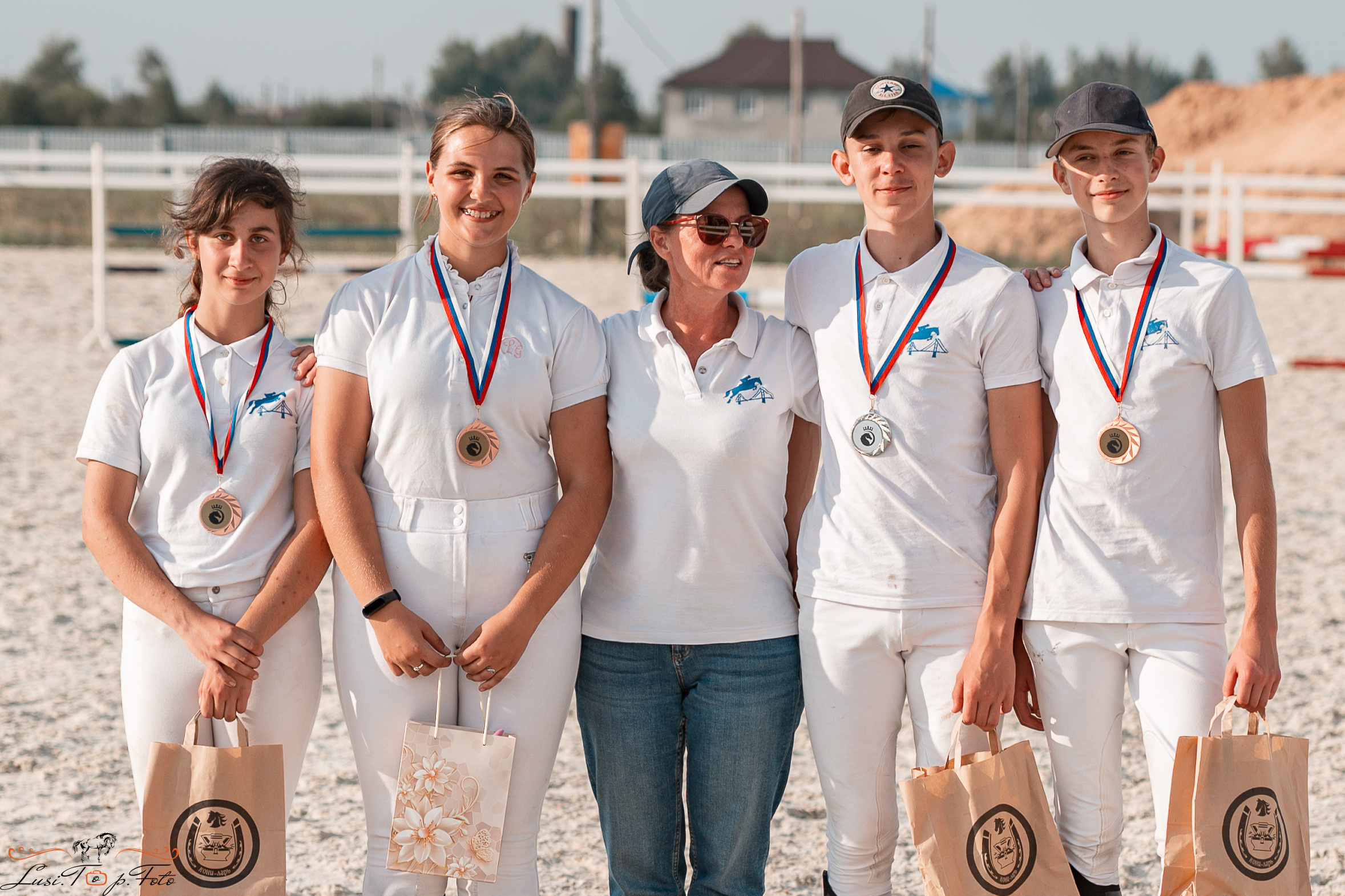 Открытая тренировка по конкуру в КК Equipark. Конный и фотограф с животными в Твери Топталова Люся
