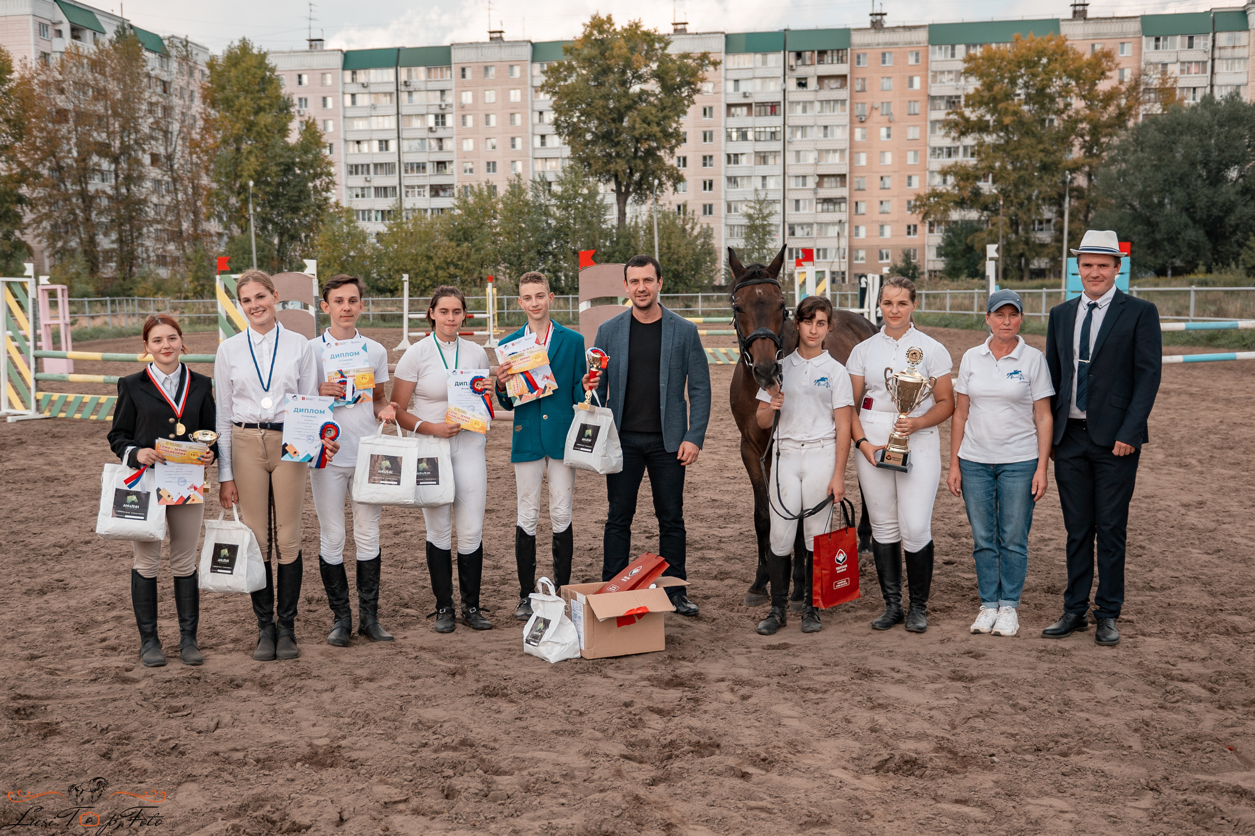 Турнир по выездке и конкуру памяти Н. Ю. Серовой (второй день — конкур). Конный и фотограф с животными в Твери Топталова Люся