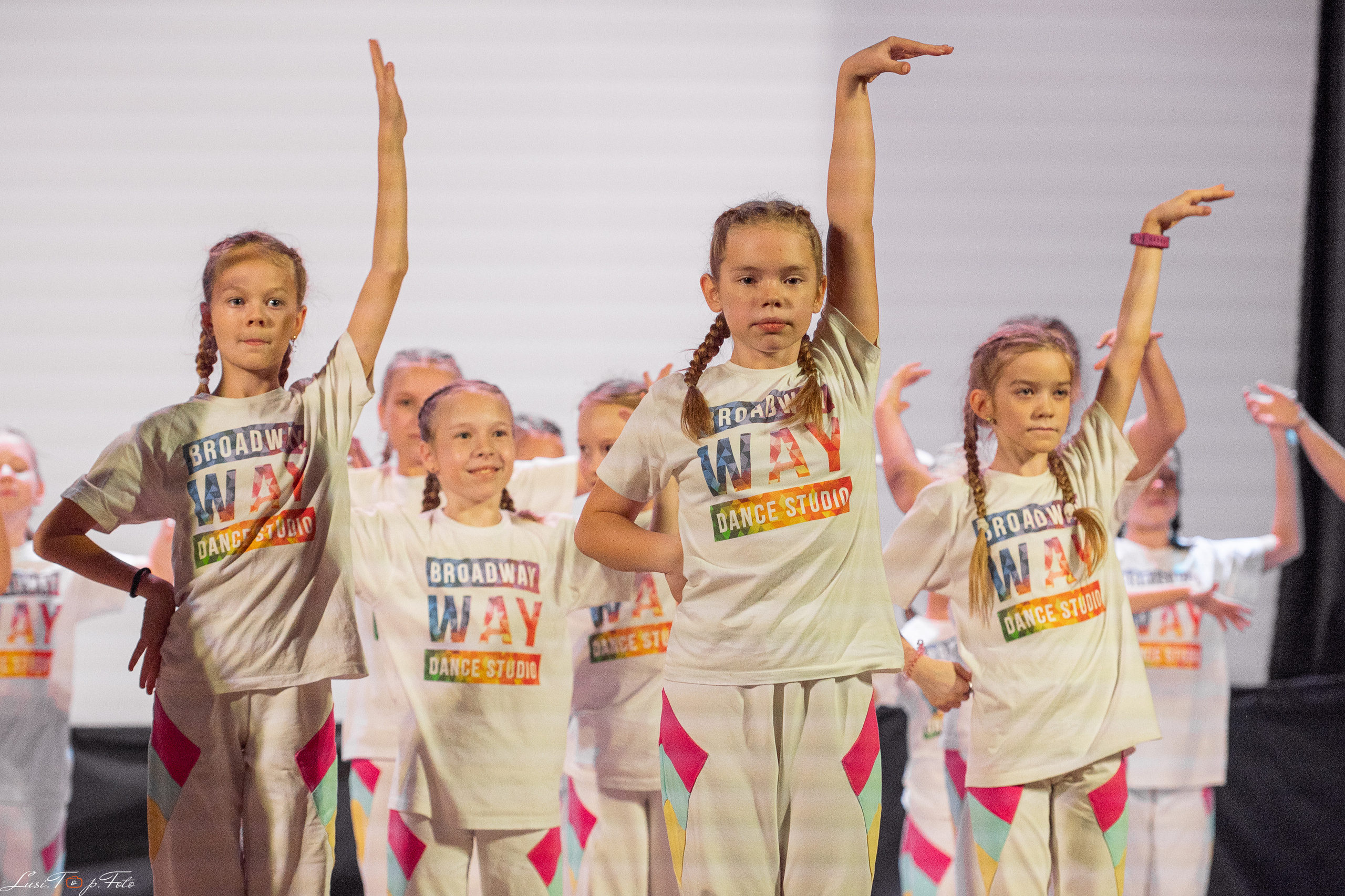 Концерт День матери в Истоках. Конный и фотограф с животными в Твери Топталова Люся