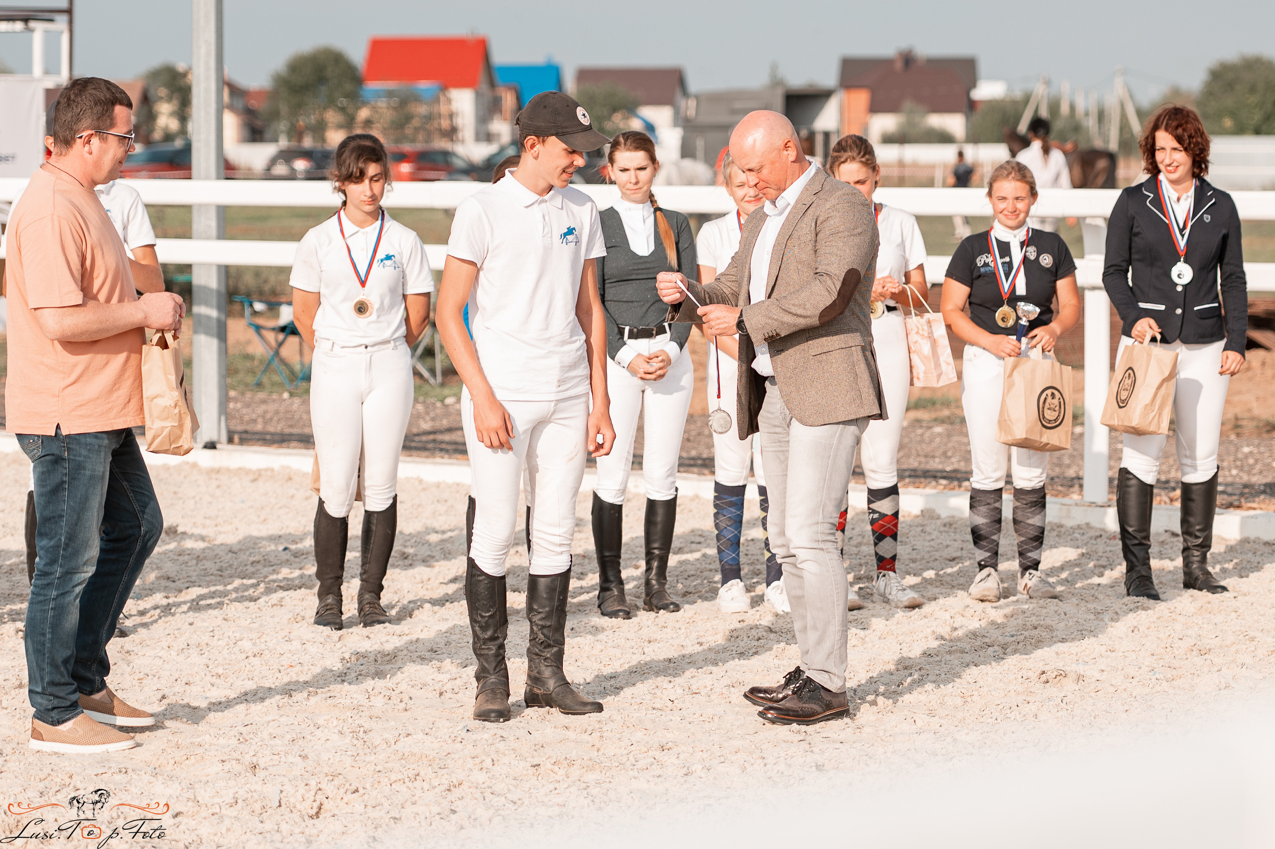Открытая тренировка по конкуру в КК Equipark. Конный и фотограф с животными в Твери Топталова Люся
